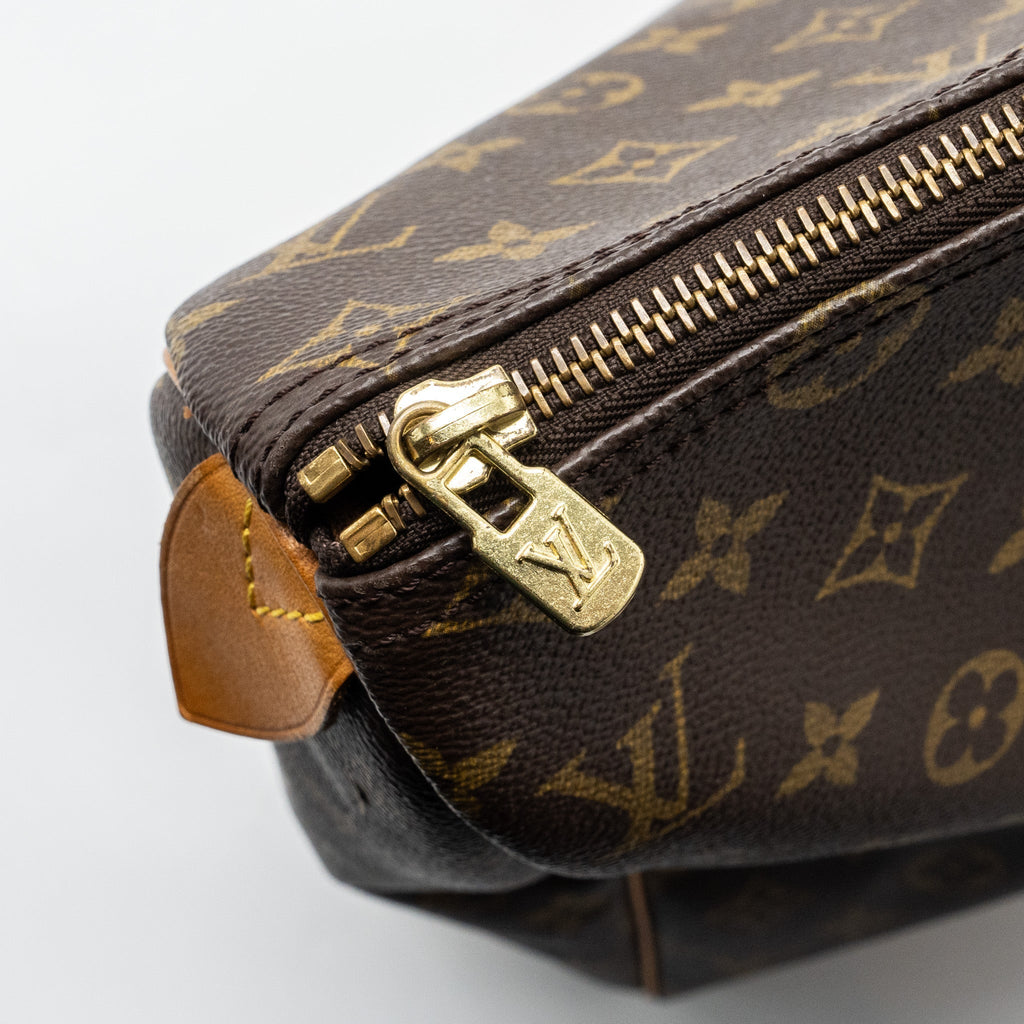 louis-vuitton-vintage-zipper-travel-bag-monogram-canvas-ghw