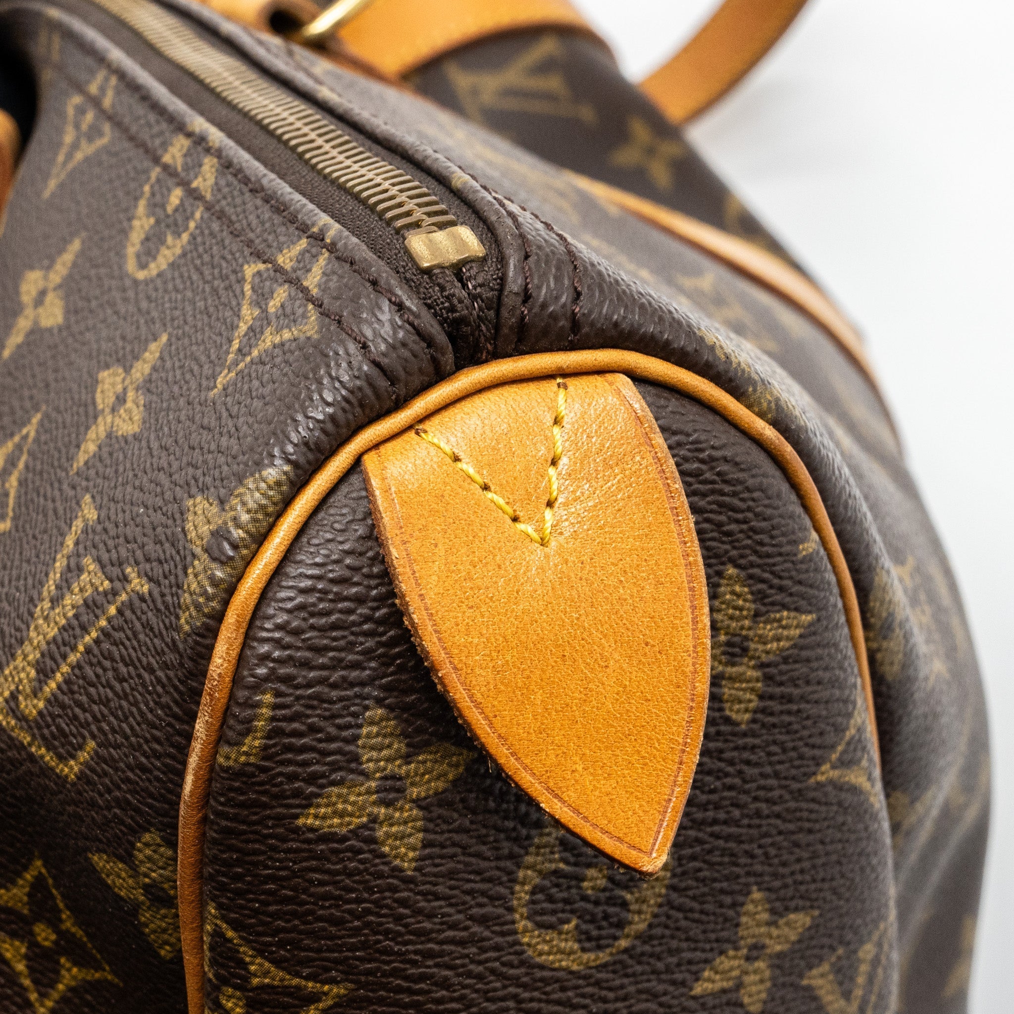 louis-vuitton-vintage-zipper-travel-bag-monogram-canvas-ghw