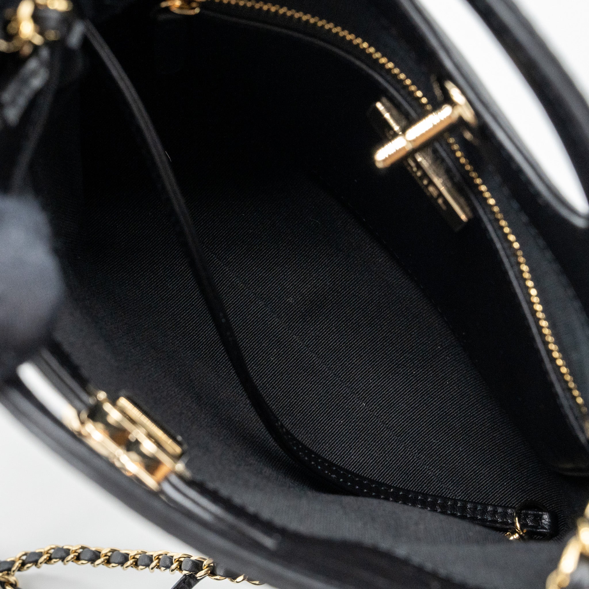 chanel-23a-mini-31-bag-calfskin-black-lghwmicrochip