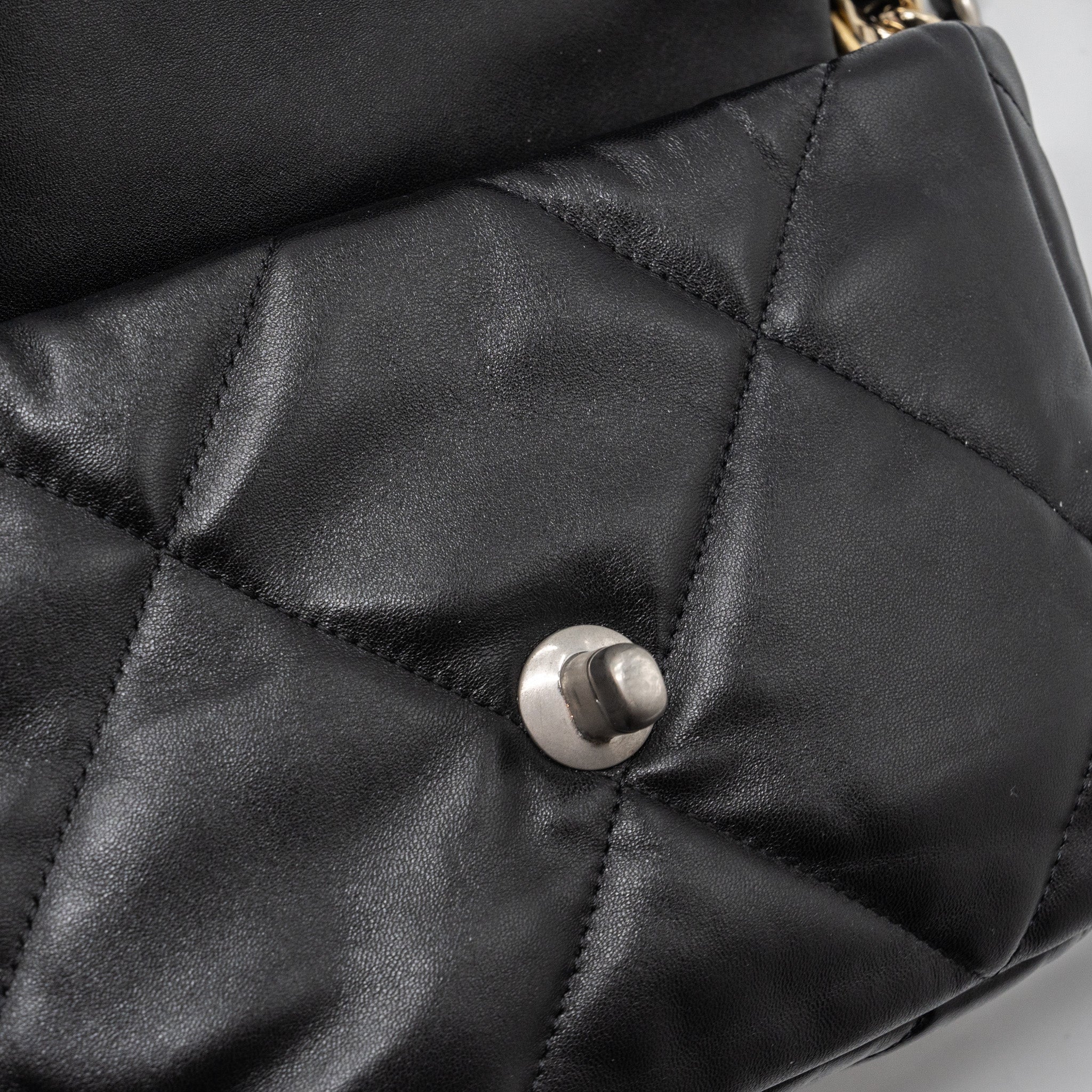 chanel-small-19-bag-lambskin-black-multicolour-hardwaremicrochip