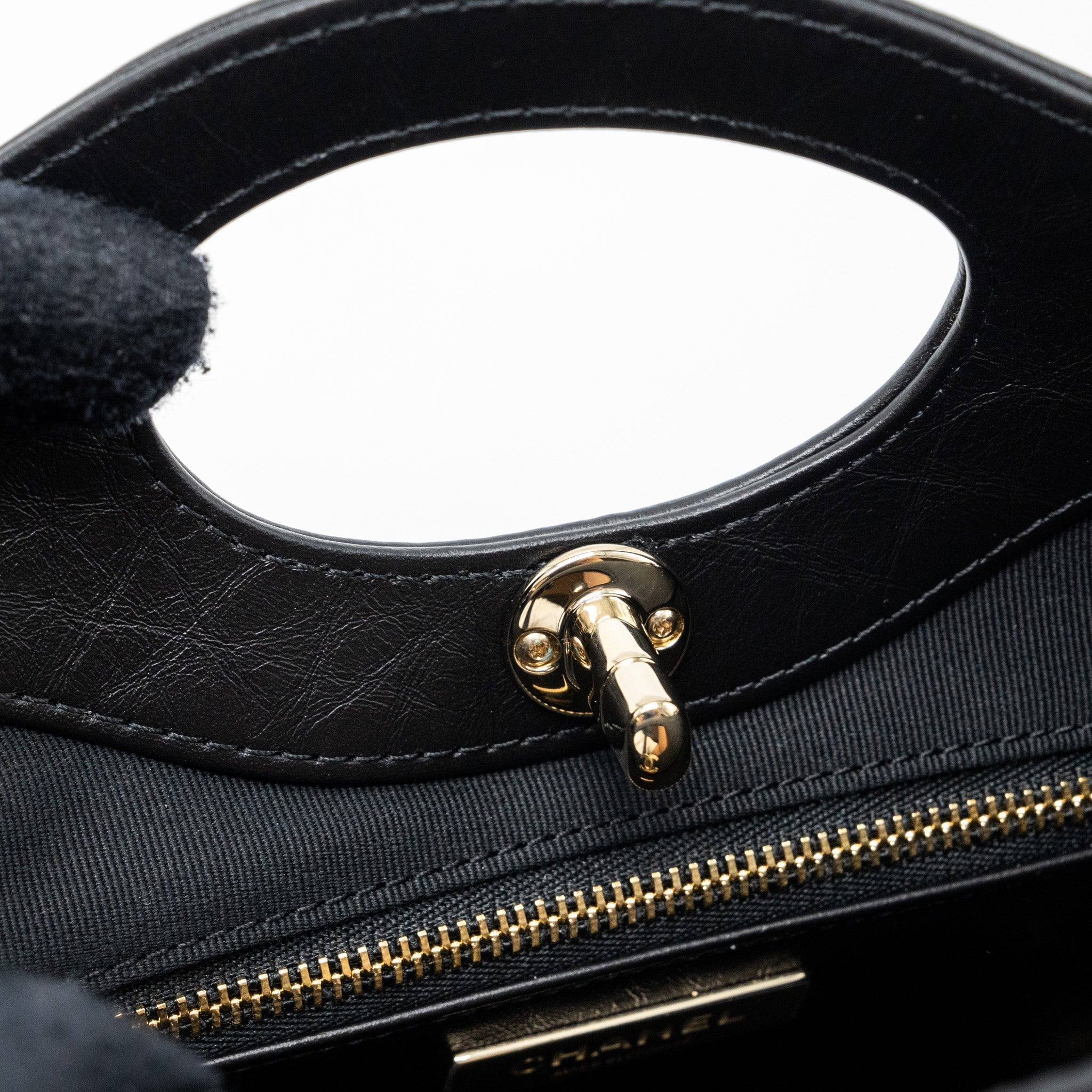 chanel-23a-mini-31-bag-calfskin-black-lghwmicrochip