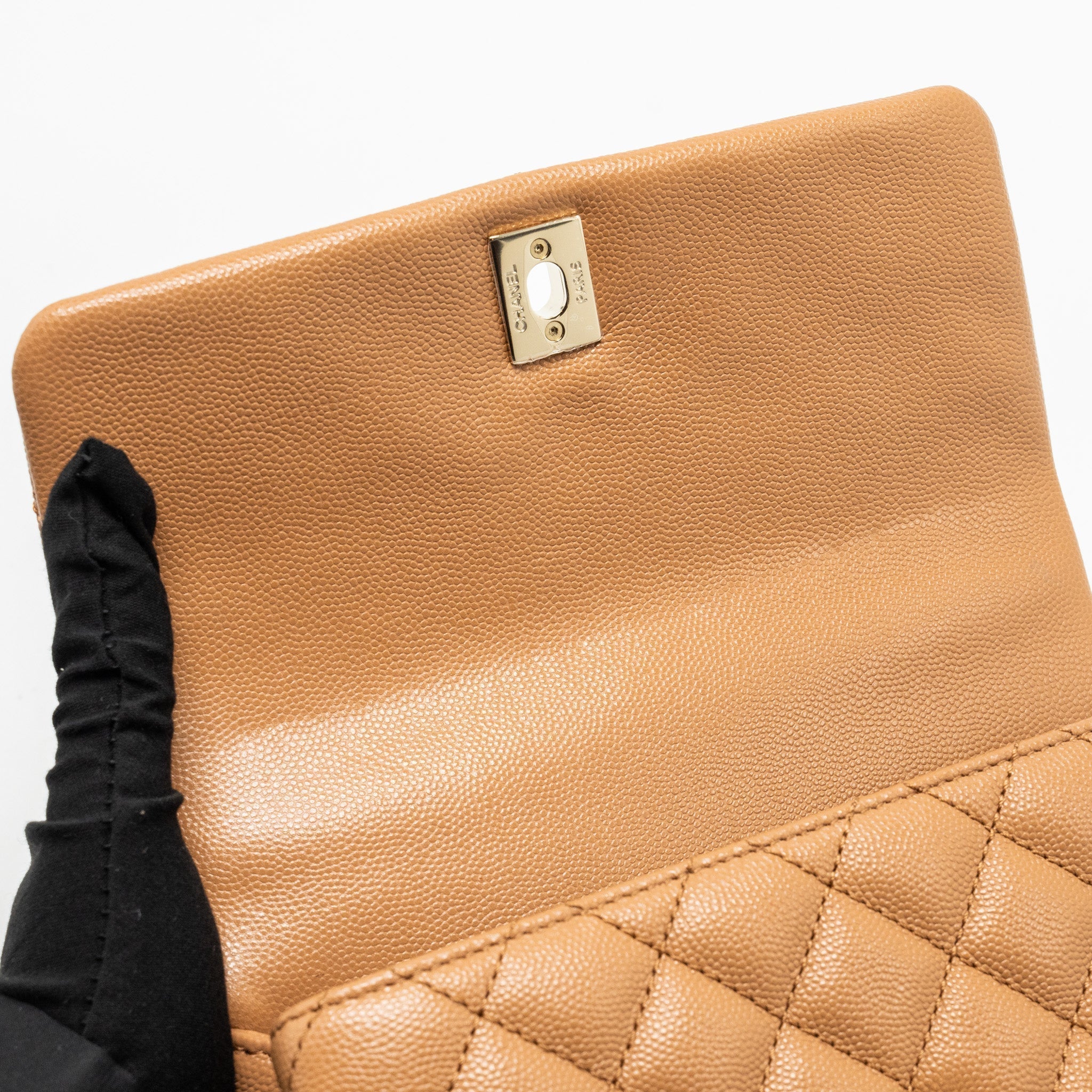 chanel-21p-small-coco-handle-caviar-caramel-lghw