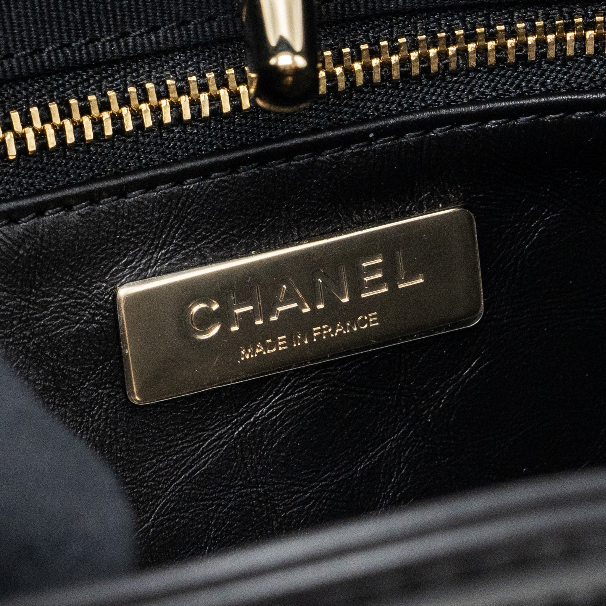 chanel-23a-mini-31-bag-calfskin-black-lghwmicrochip