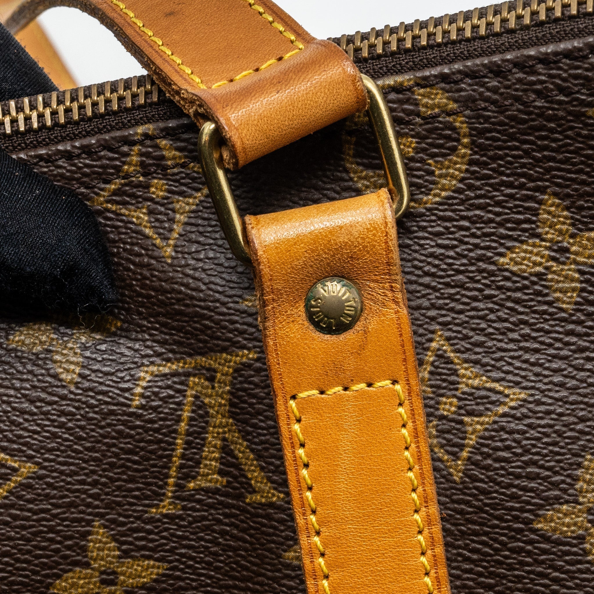 louis-vuitton-vintage-zipper-travel-bag-monogram-canvas-ghw