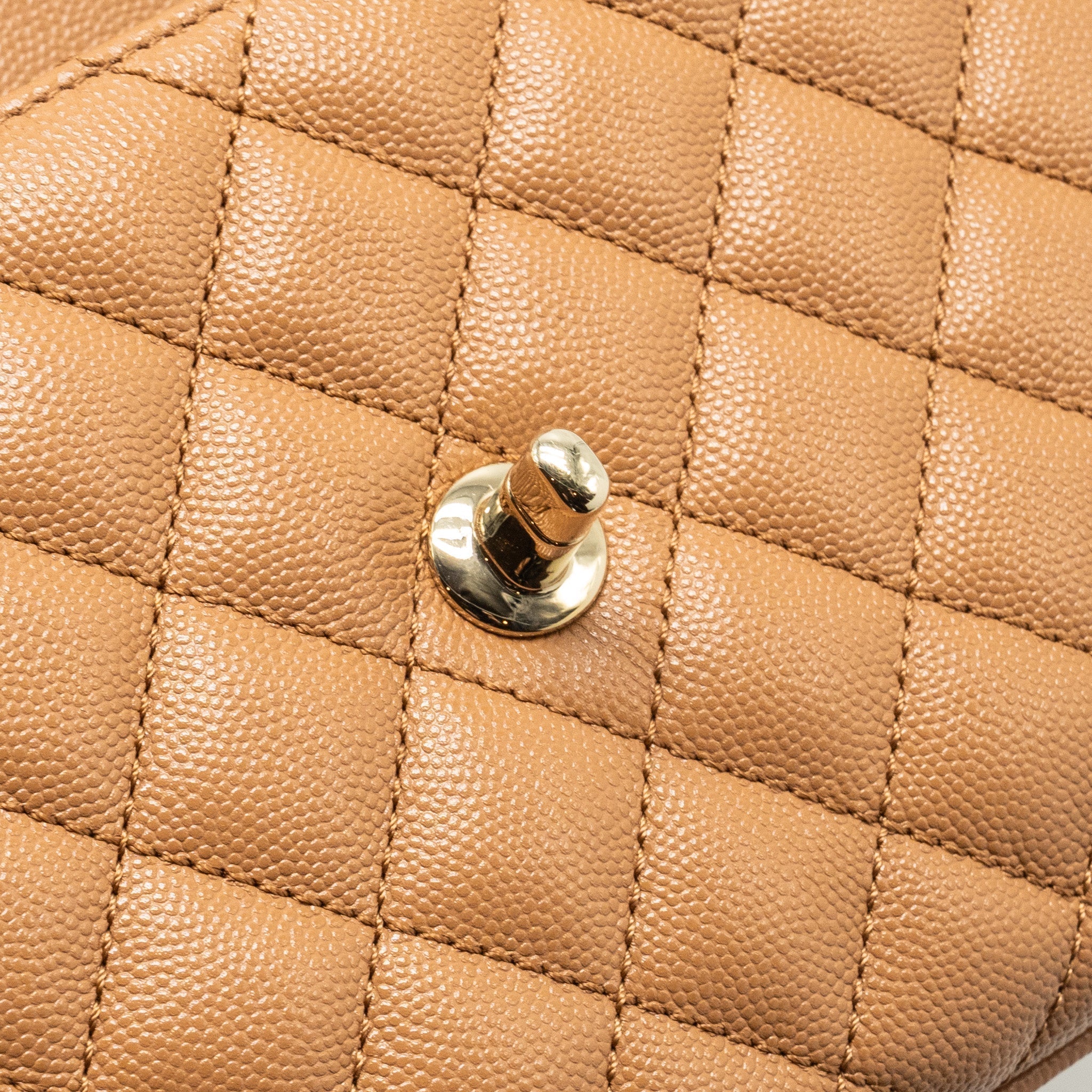 chanel-21p-small-coco-handle-caviar-caramel-lghw