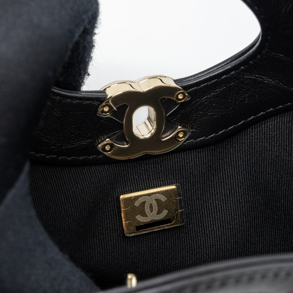 chanel-23a-mini-31-bag-calfskin-black-lghwmicrochip