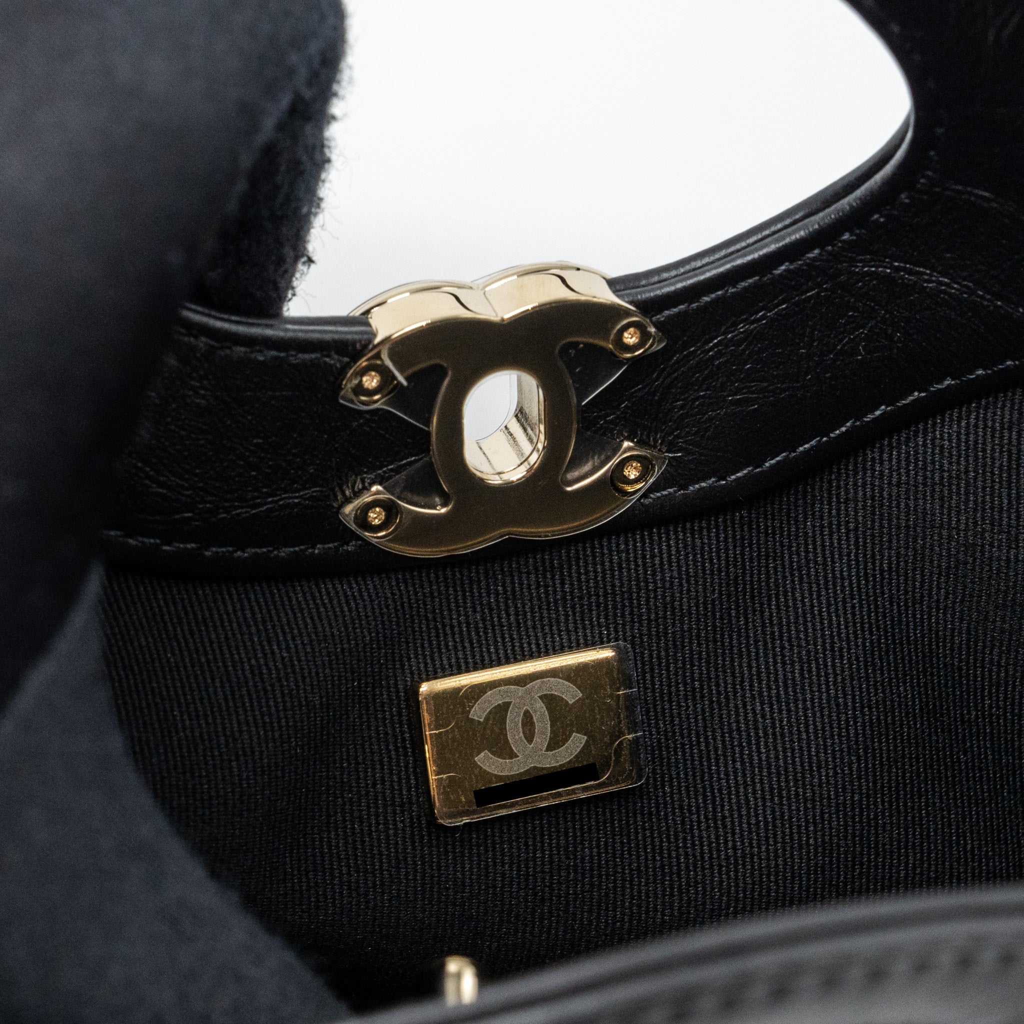 chanel-23a-mini-31-bag-calfskin-black-lghwmicrochip