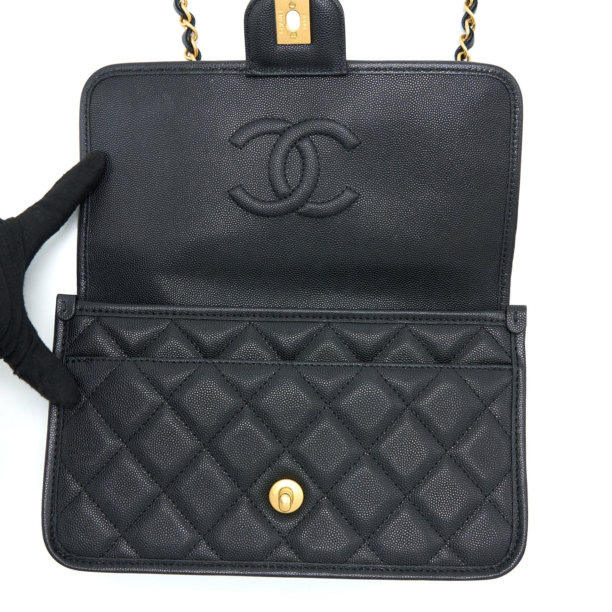 chanel-22k-top-handle-messenger-bag-caviar-black-brushed-ghw-microchip-1