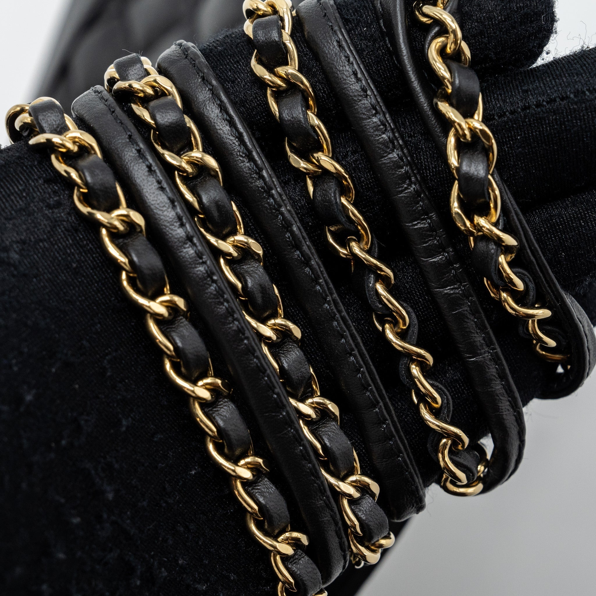 chanel-23a-mini-31-bag-calfskin-black-lghwmicrochip