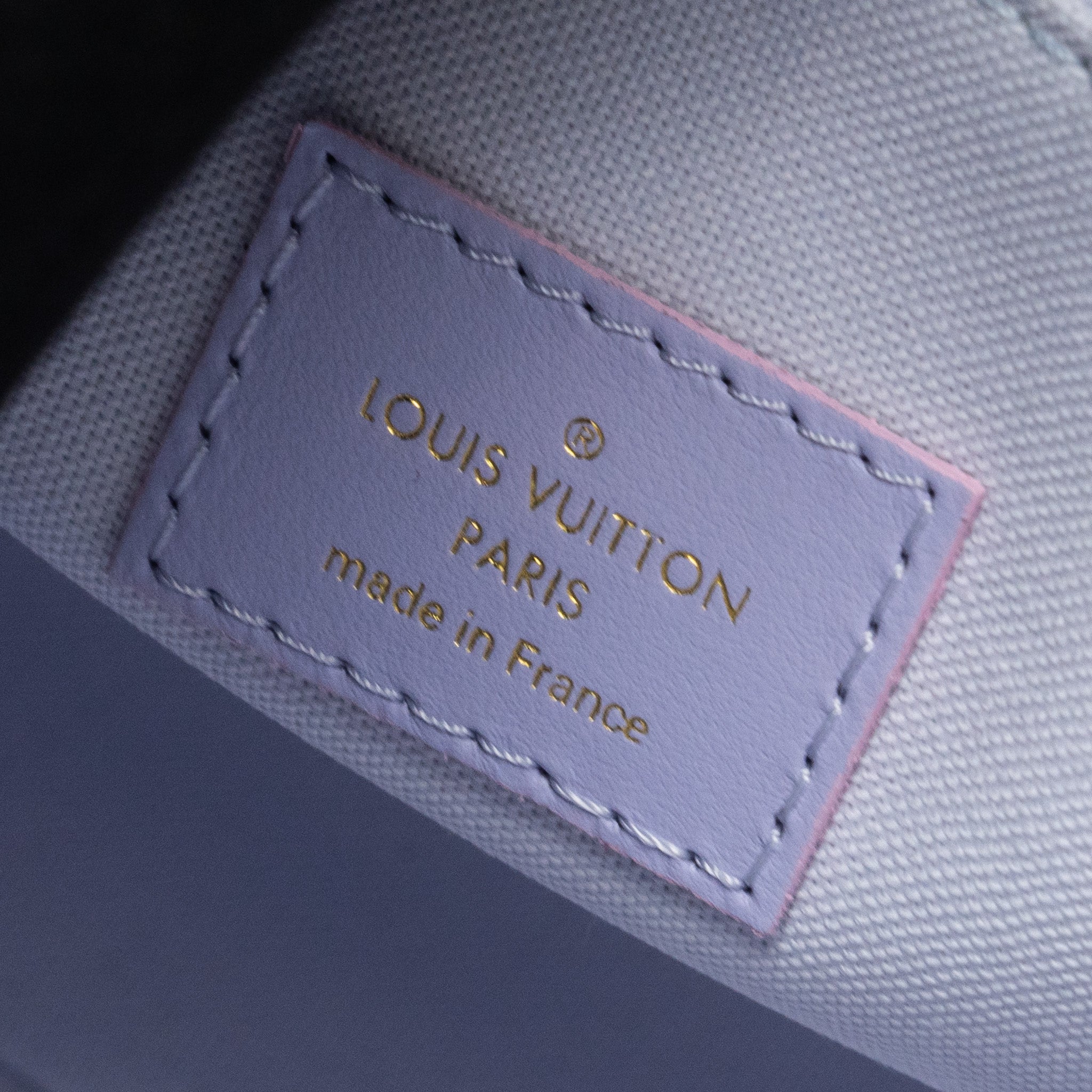 louis-vuitton-onthego-pm-calfskin-sunrise-pastel-multicolour-pink-purple-ghw
