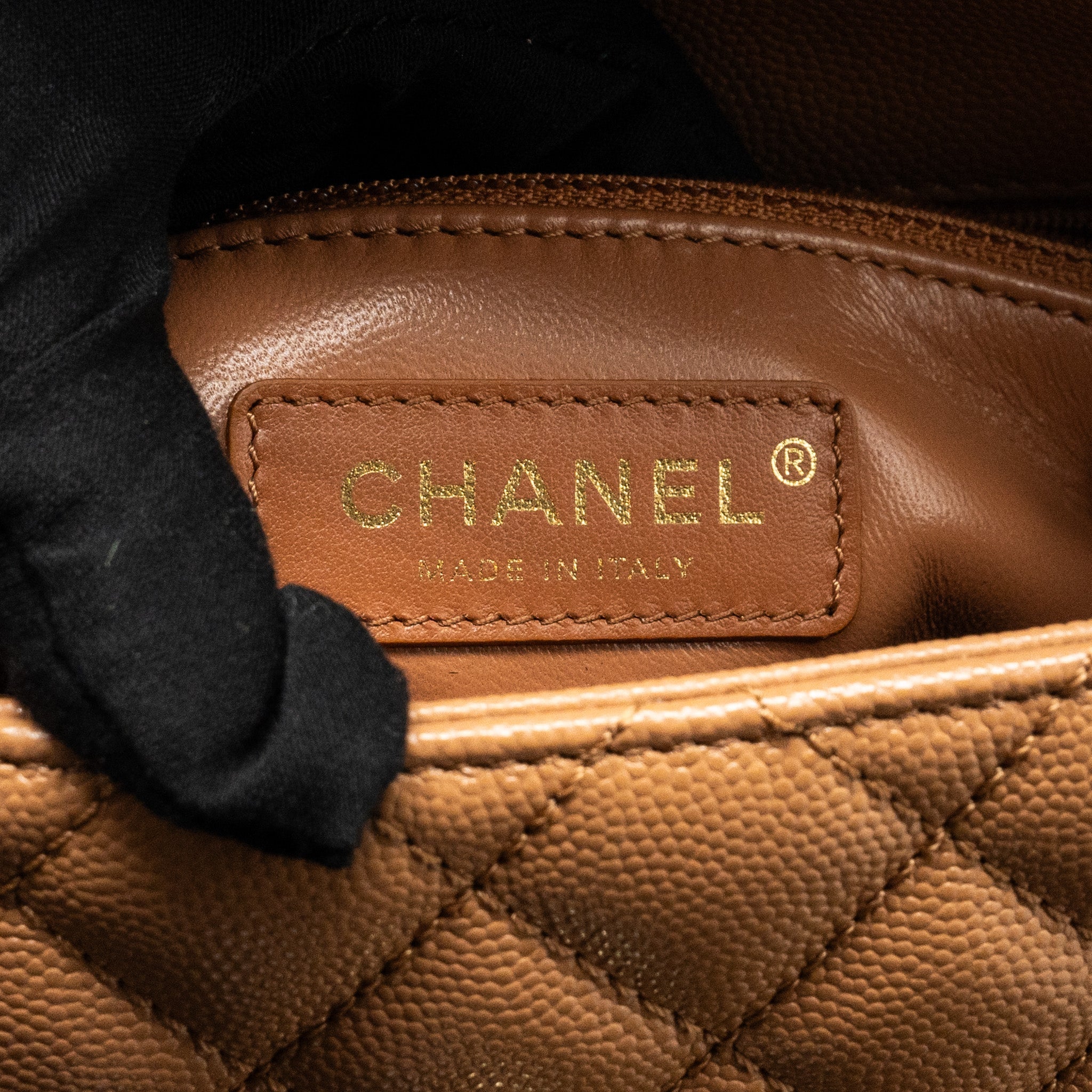 chanel-21p-small-coco-handle-caviar-caramel-lghw