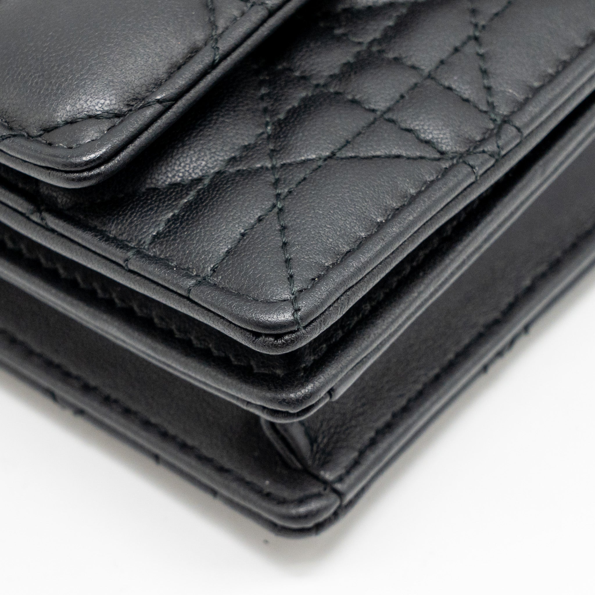 black-dior-wallet-on-chain