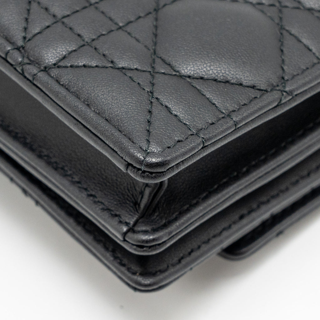 black-dior-wallet-on-chain