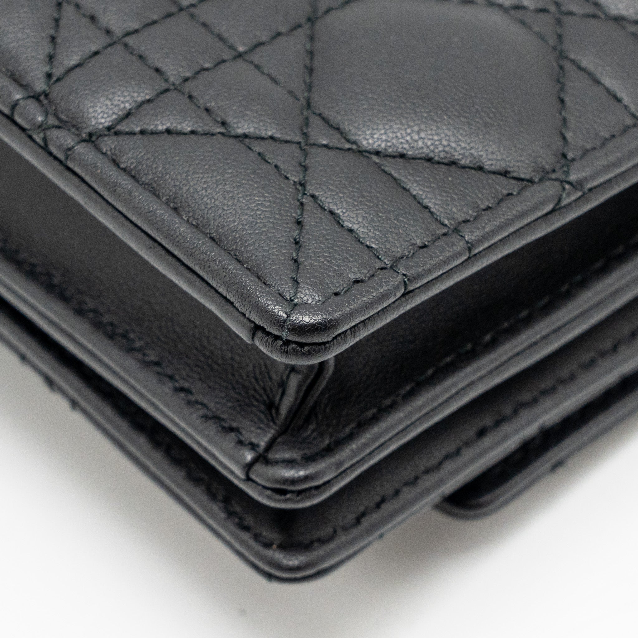 black-dior-wallet-on-chain