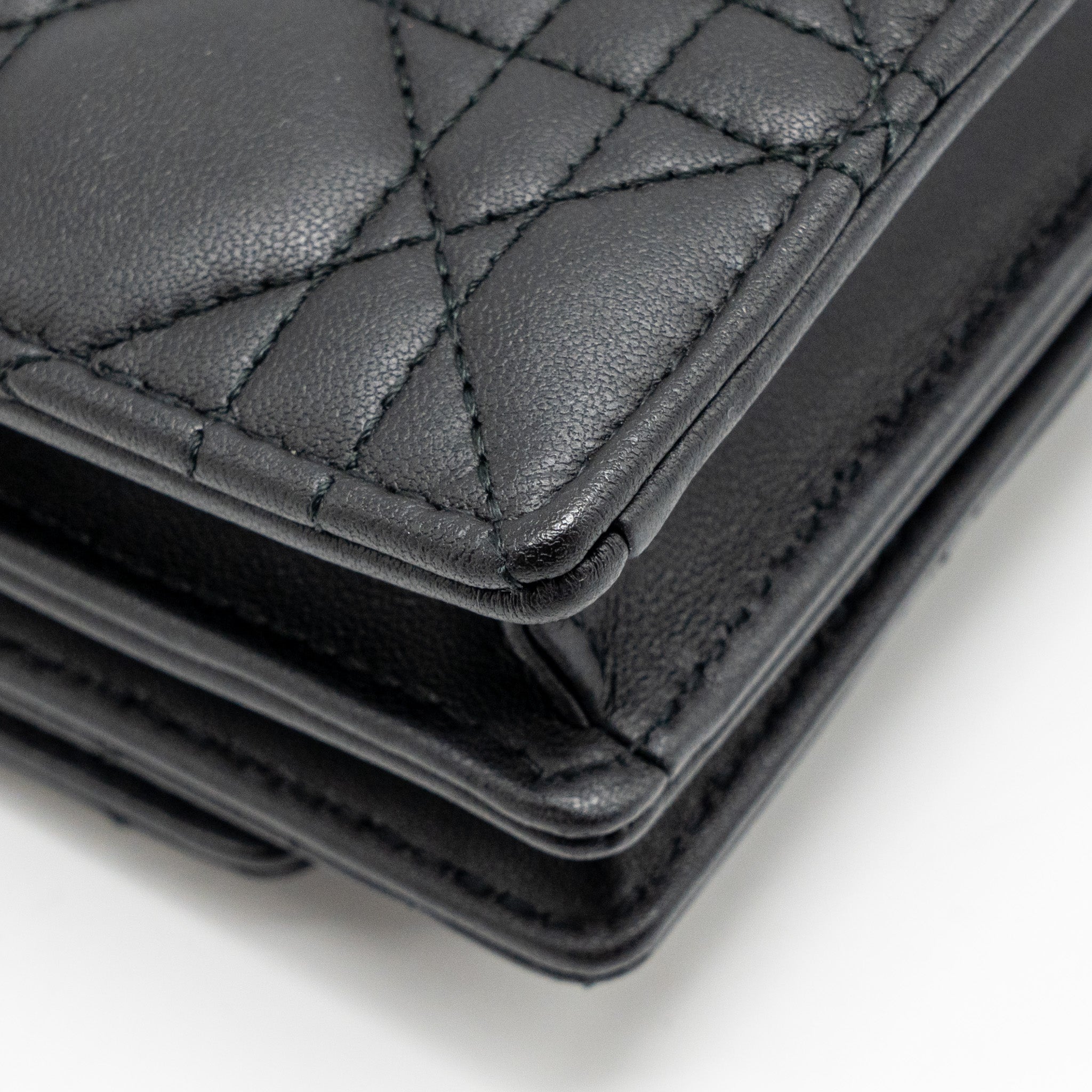 black-dior-wallet-on-chain