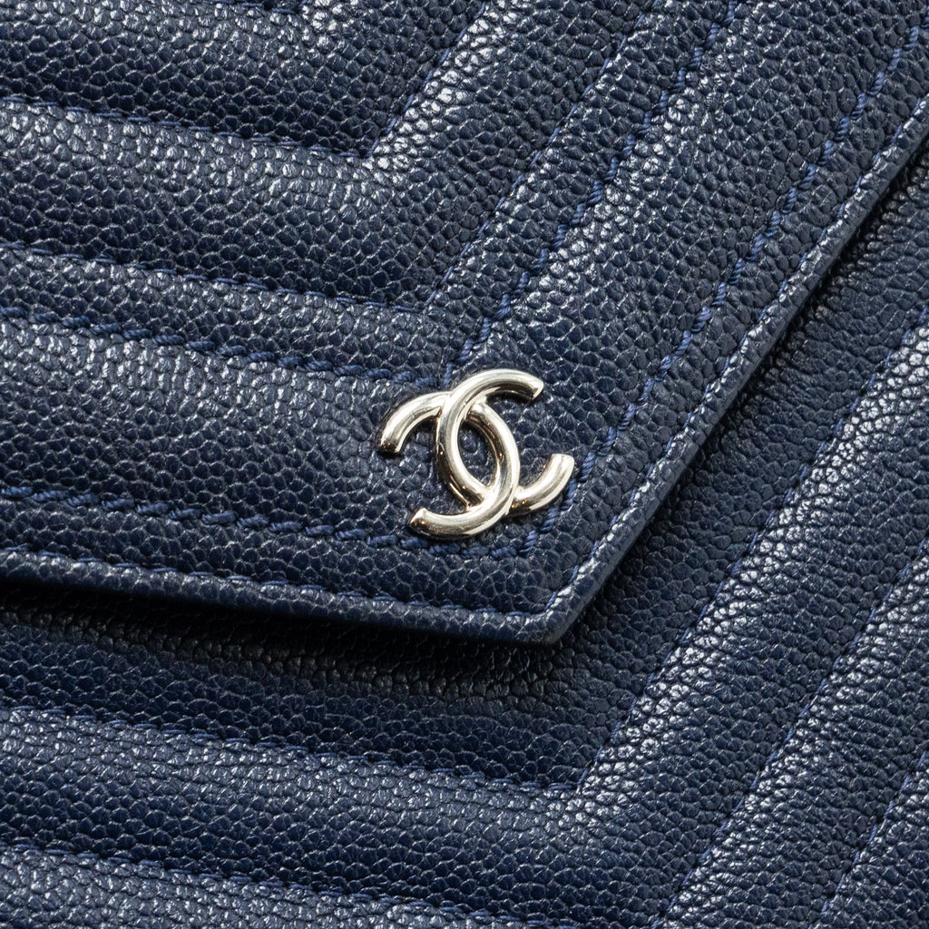 chanel-square-chevron-wallet-on-chain-navy-caviar-navy-shw