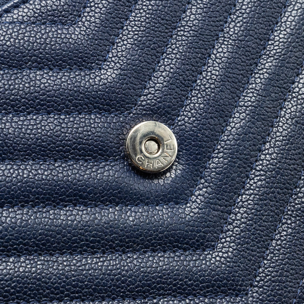 chanel-square-chevron-wallet-on-chain-navy-caviar-navy-shw