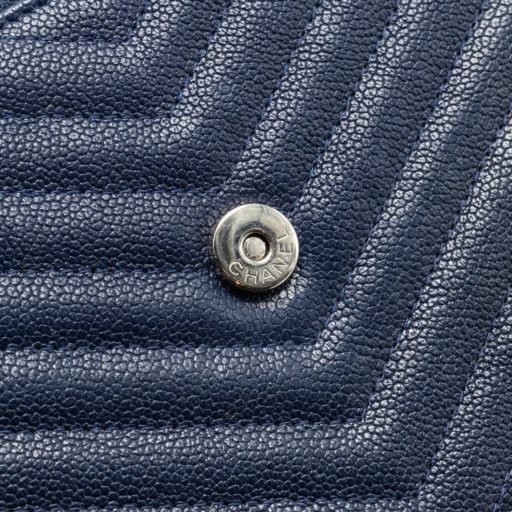 chanel-square-chevron-wallet-on-chain-navy-caviar-navy-shw