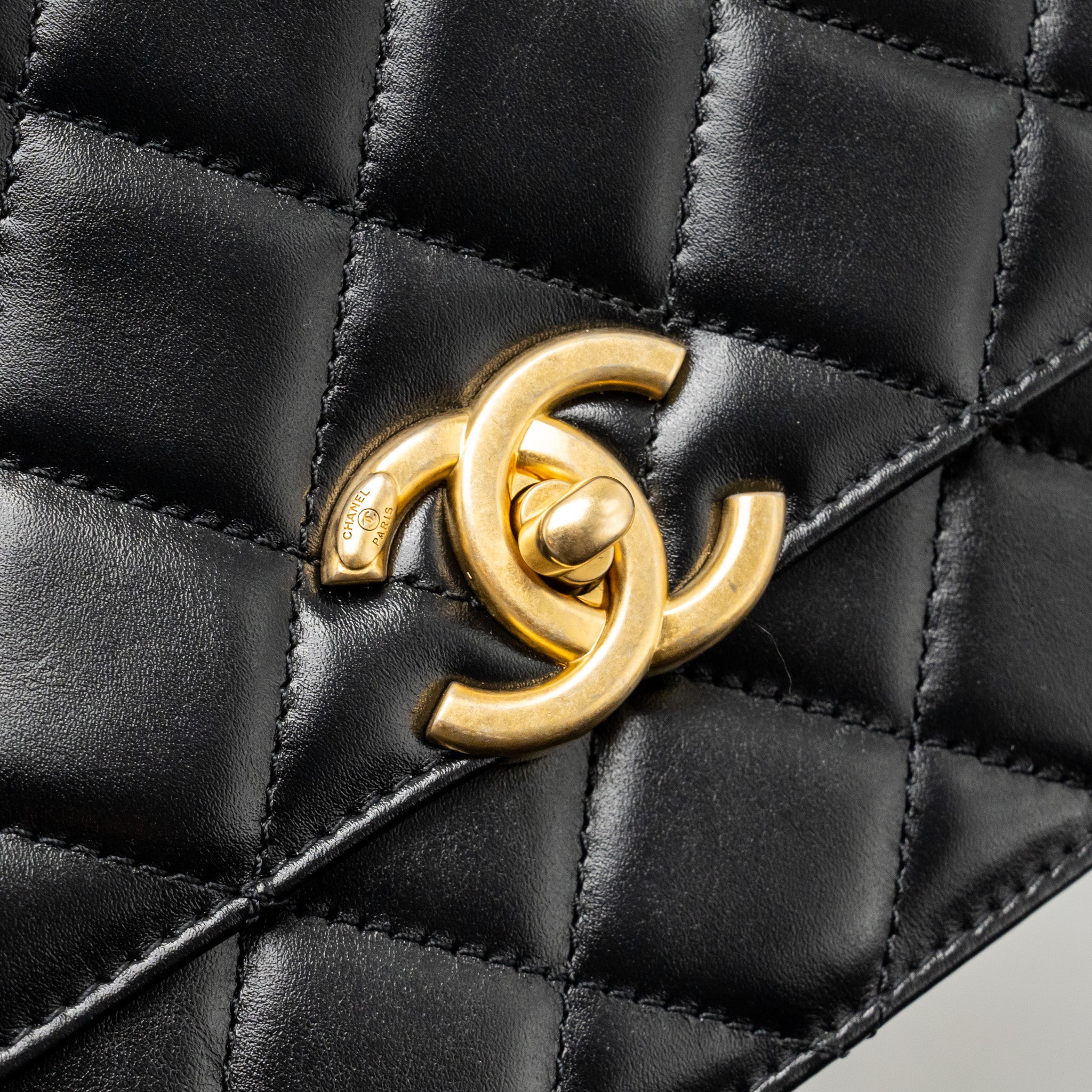 chanel-gold-crush-flap-bag-calfskin-black-ghw-microchip