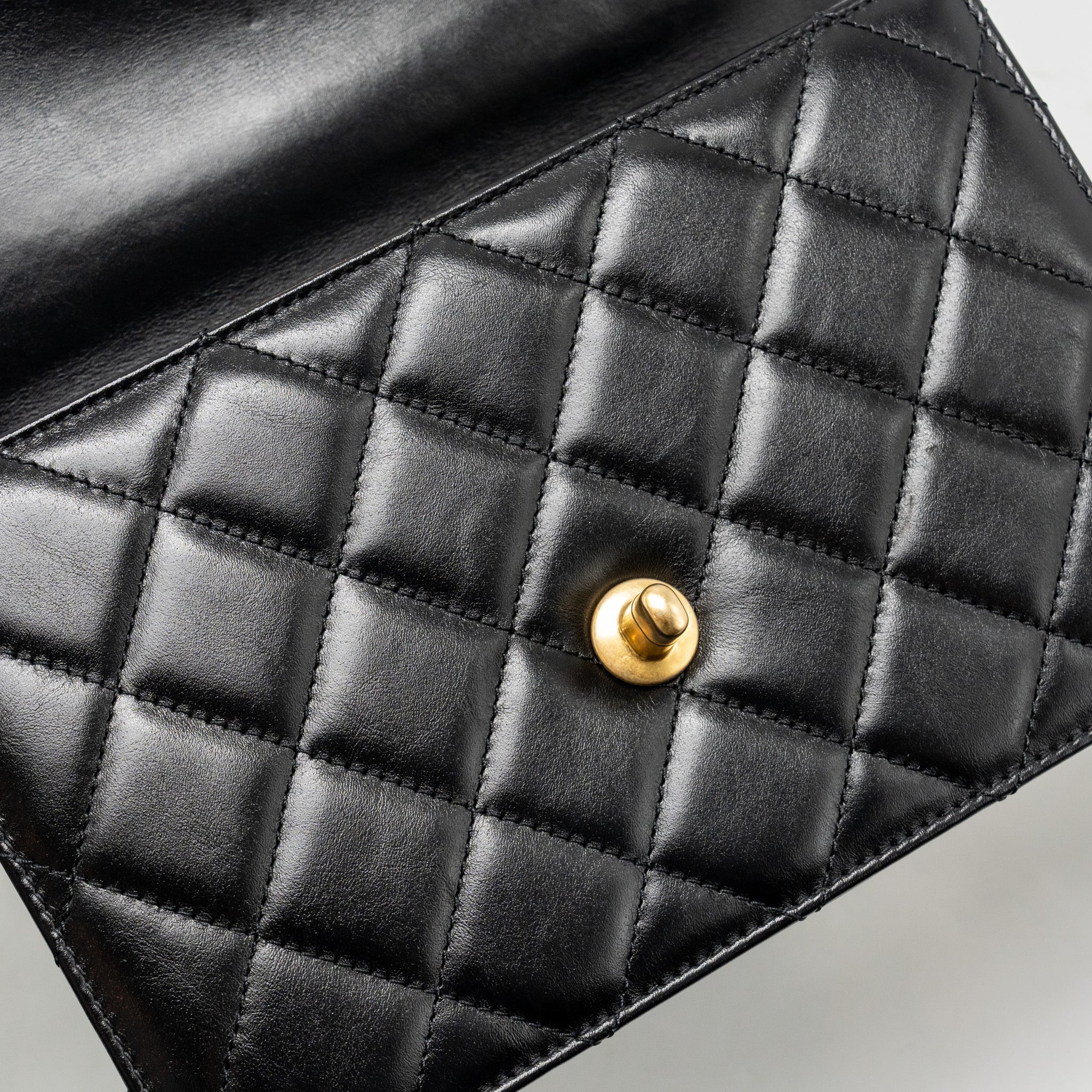 chanel-gold-crush-flap-bag-calfskin-black-ghw-microchip