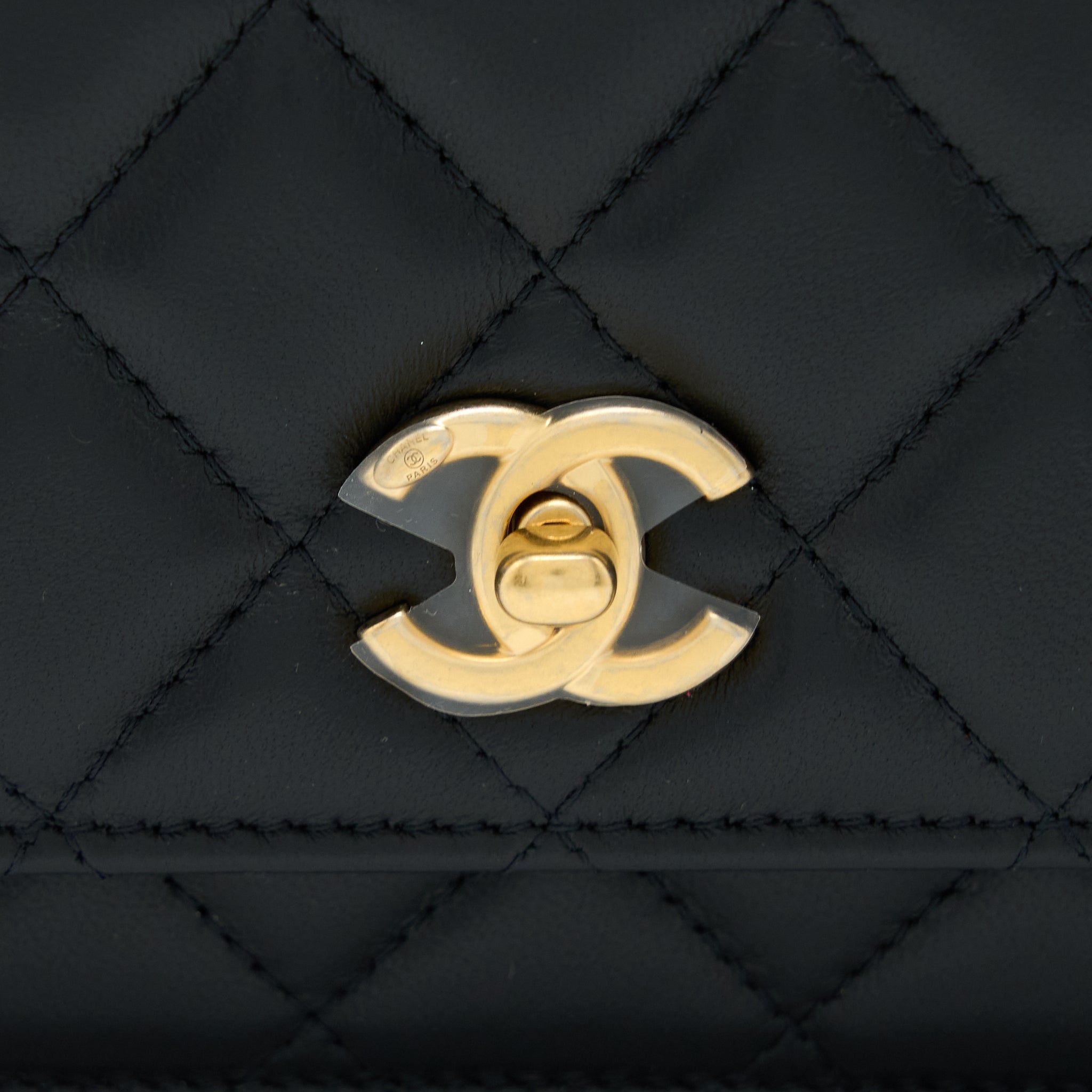 chanel-pearl-crush-wallet-on-chain-lambskin-brushed-ghw-microchip