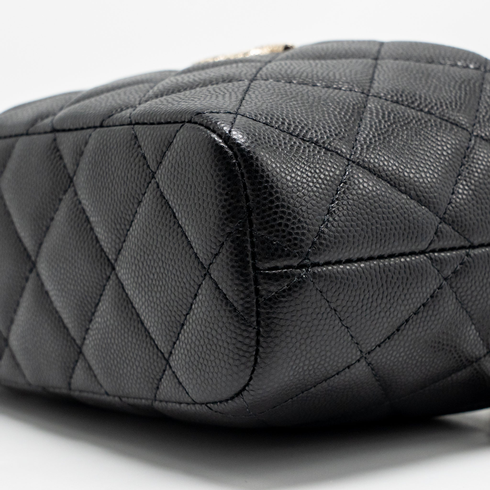 chanel-25c-detail-cc-logo-quilted-hobo-bag-caviar-black-lghwmicrochip-1