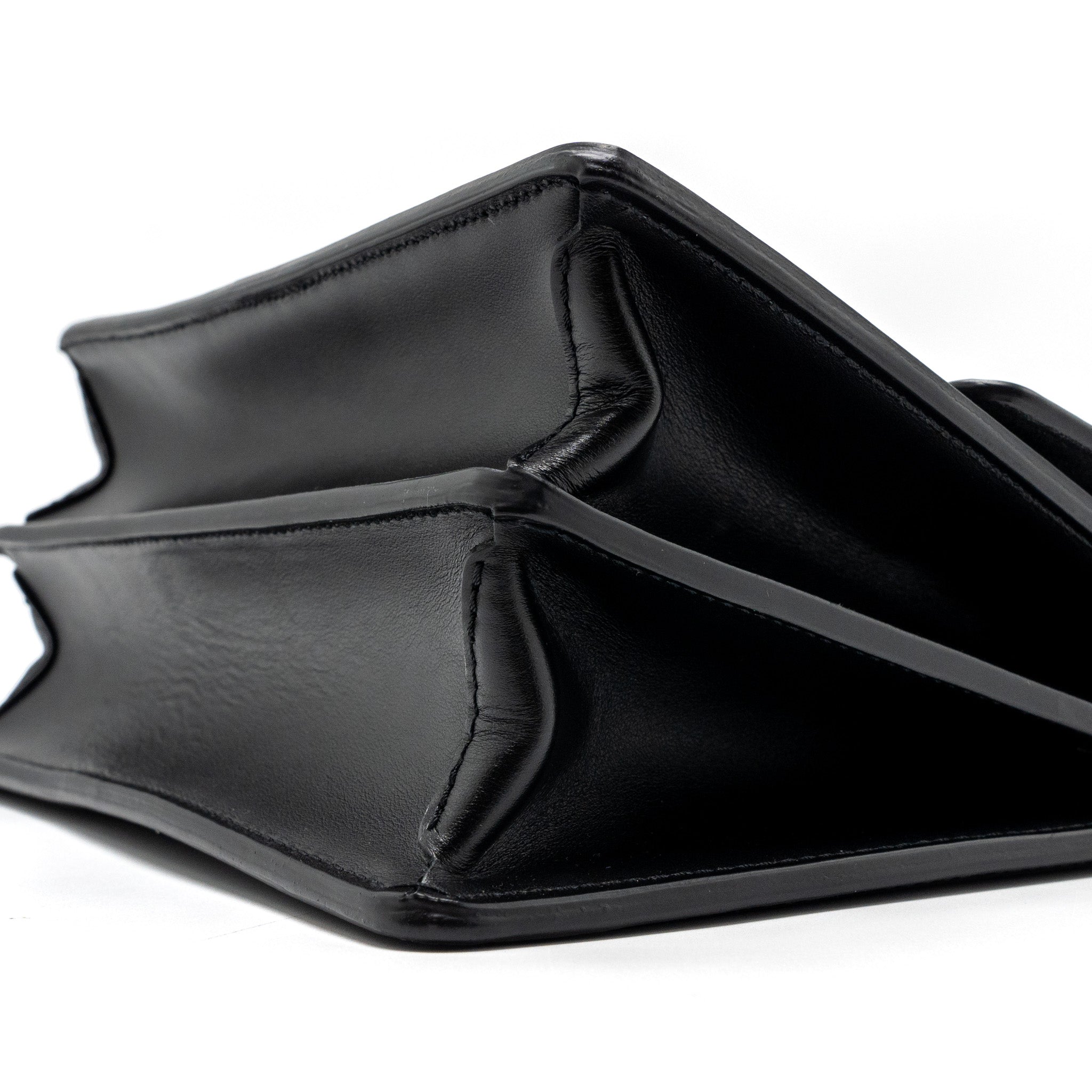 louis-vuitton-dauphine-mm-epi-black-ghw-1