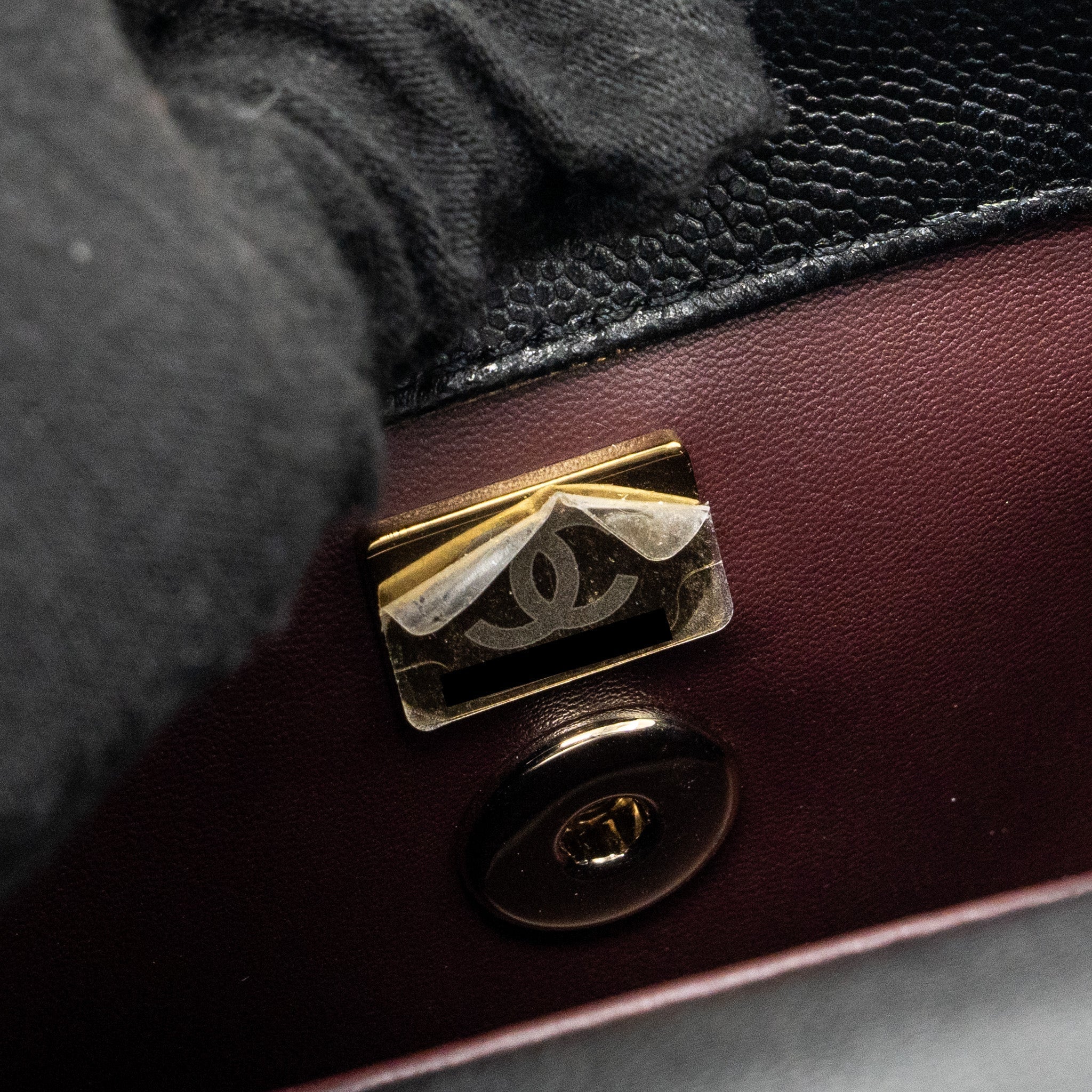 chanel-small-coco-handle-caviar-black-lghw-microchip-10