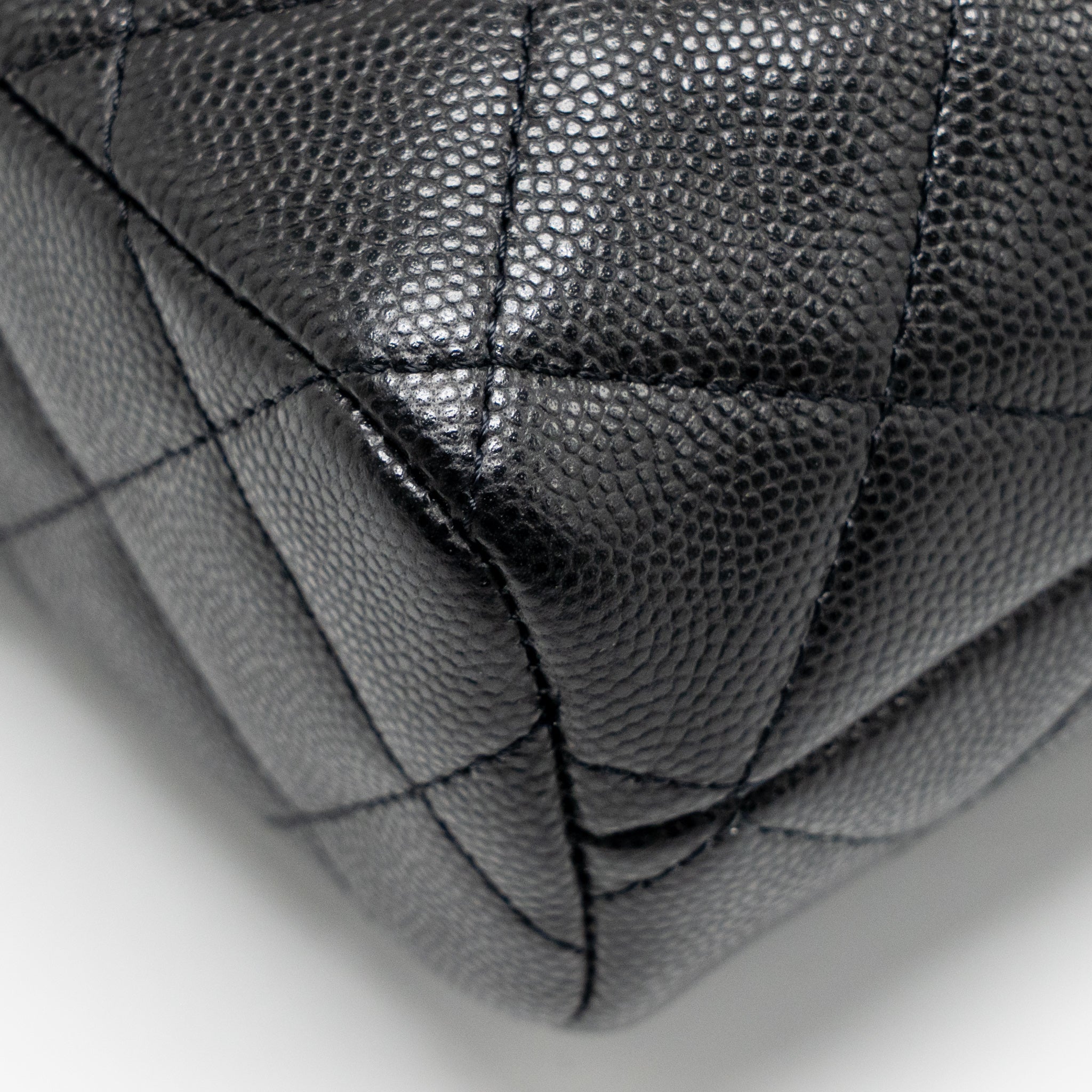 chanel-25c-detail-cc-logo-quilted-hobo-bag-caviar-black-lghwmicrochip-1