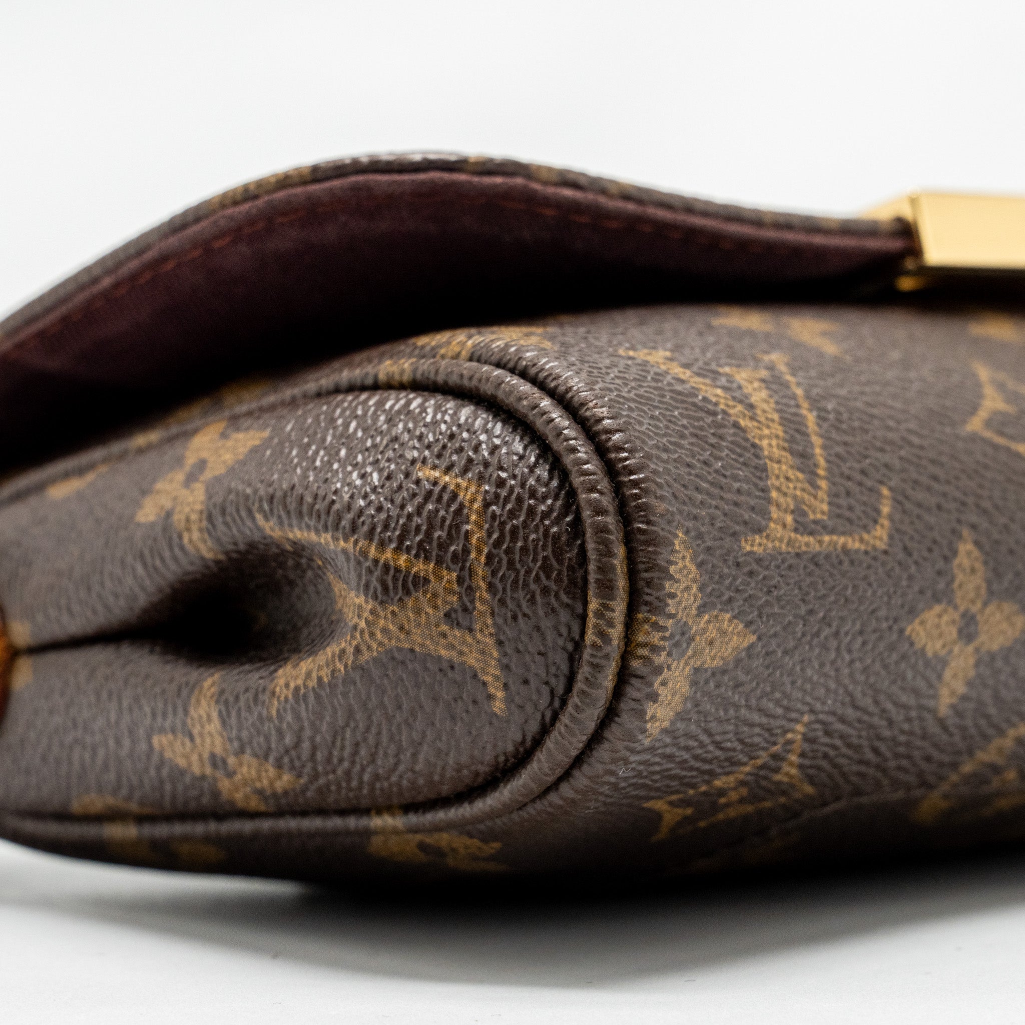 louis-vuitton-favourite-pm-monogram-canvas-ghw-1