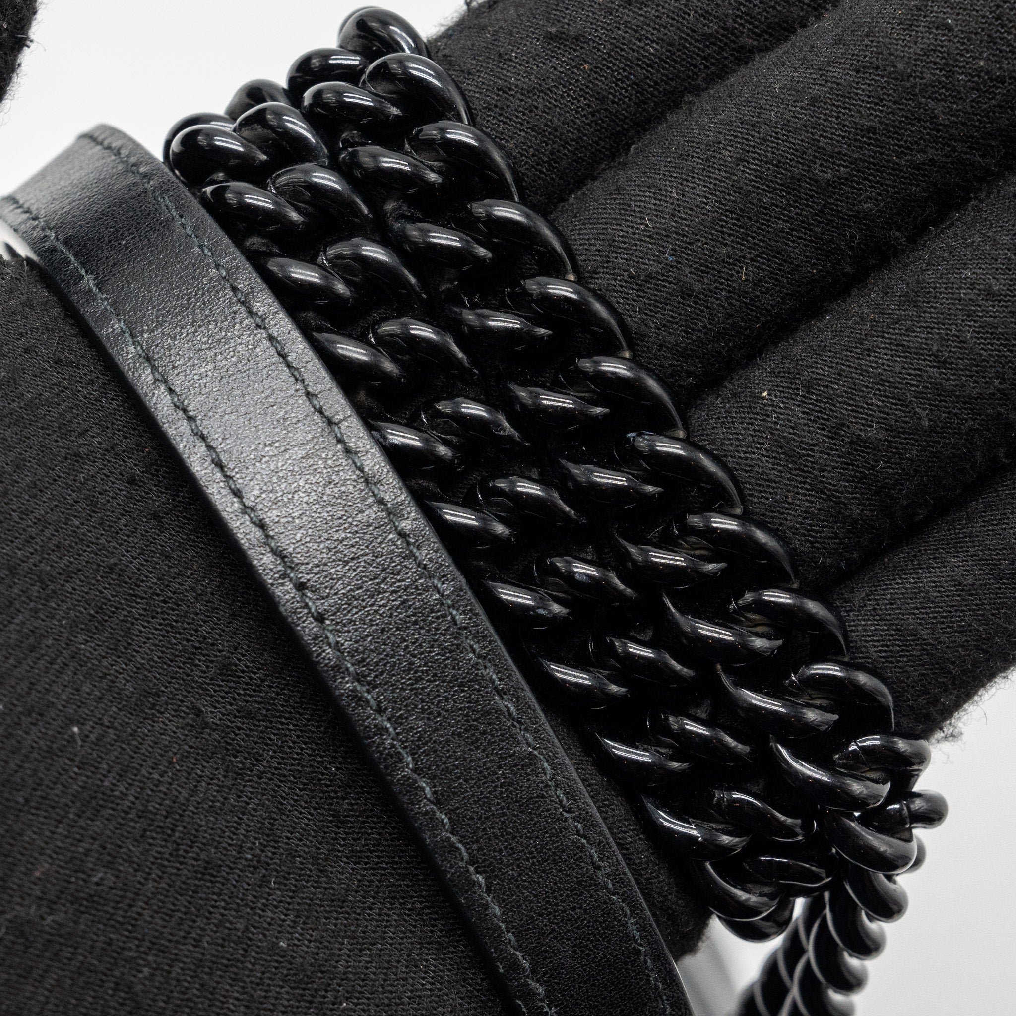 gucci-mini-marmont-calfskin-black-with-black-hardware