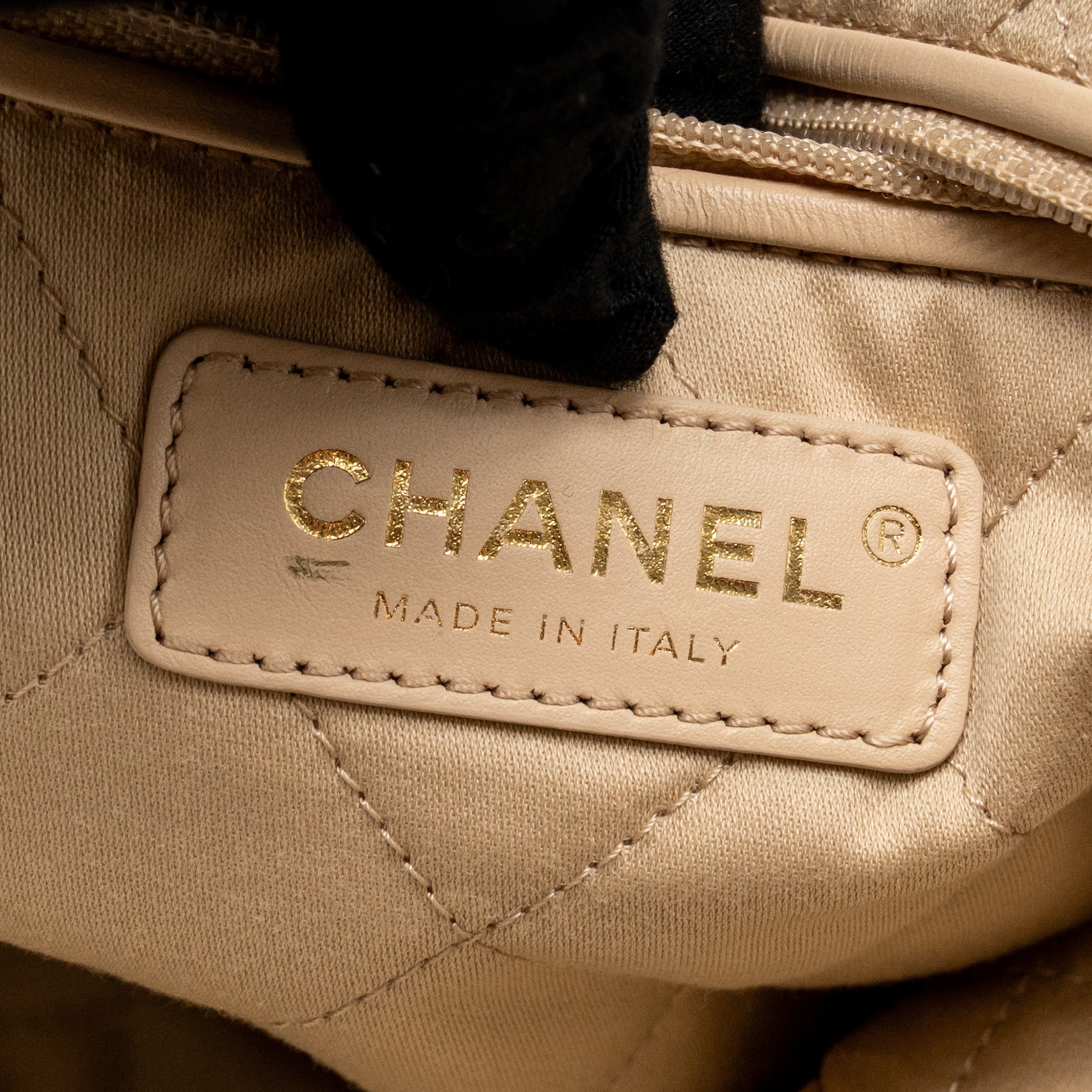 chanel-large-22-bag-shiny-calfskin-white-ghwmicrochip