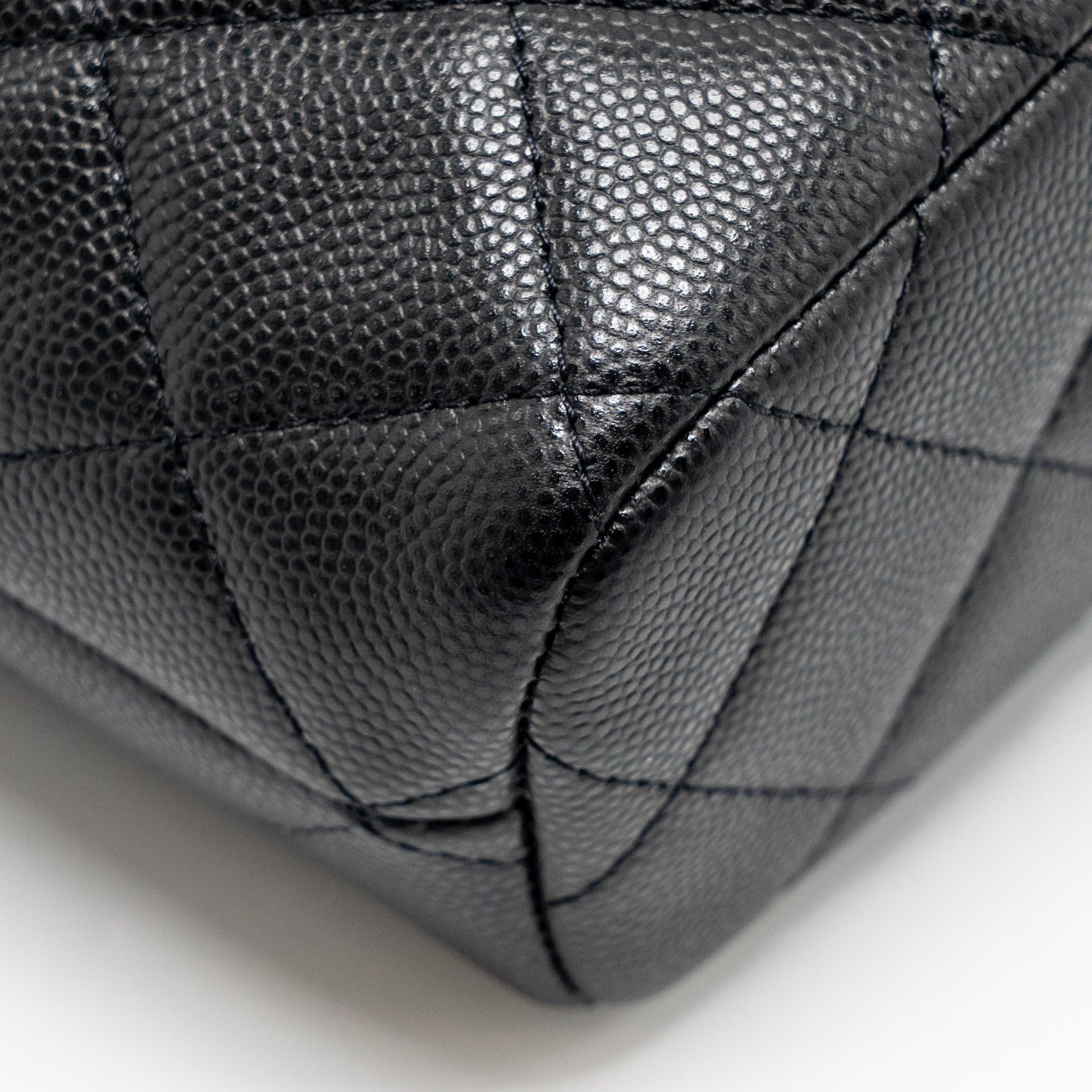 chanel-25c-detail-cc-logo-quilted-hobo-bag-caviar-black-lghwmicrochip-1