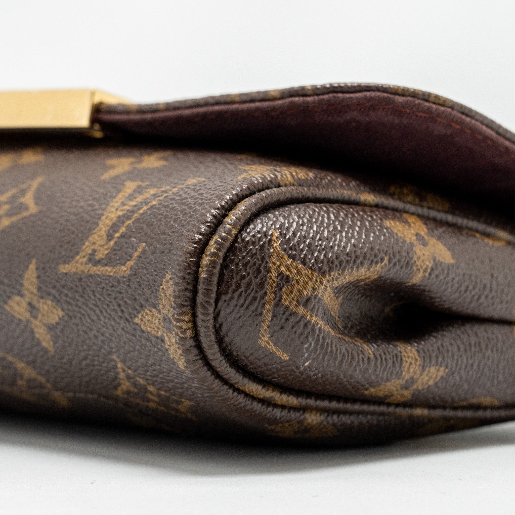 louis-vuitton-favourite-pm-monogram-canvas-ghw-1