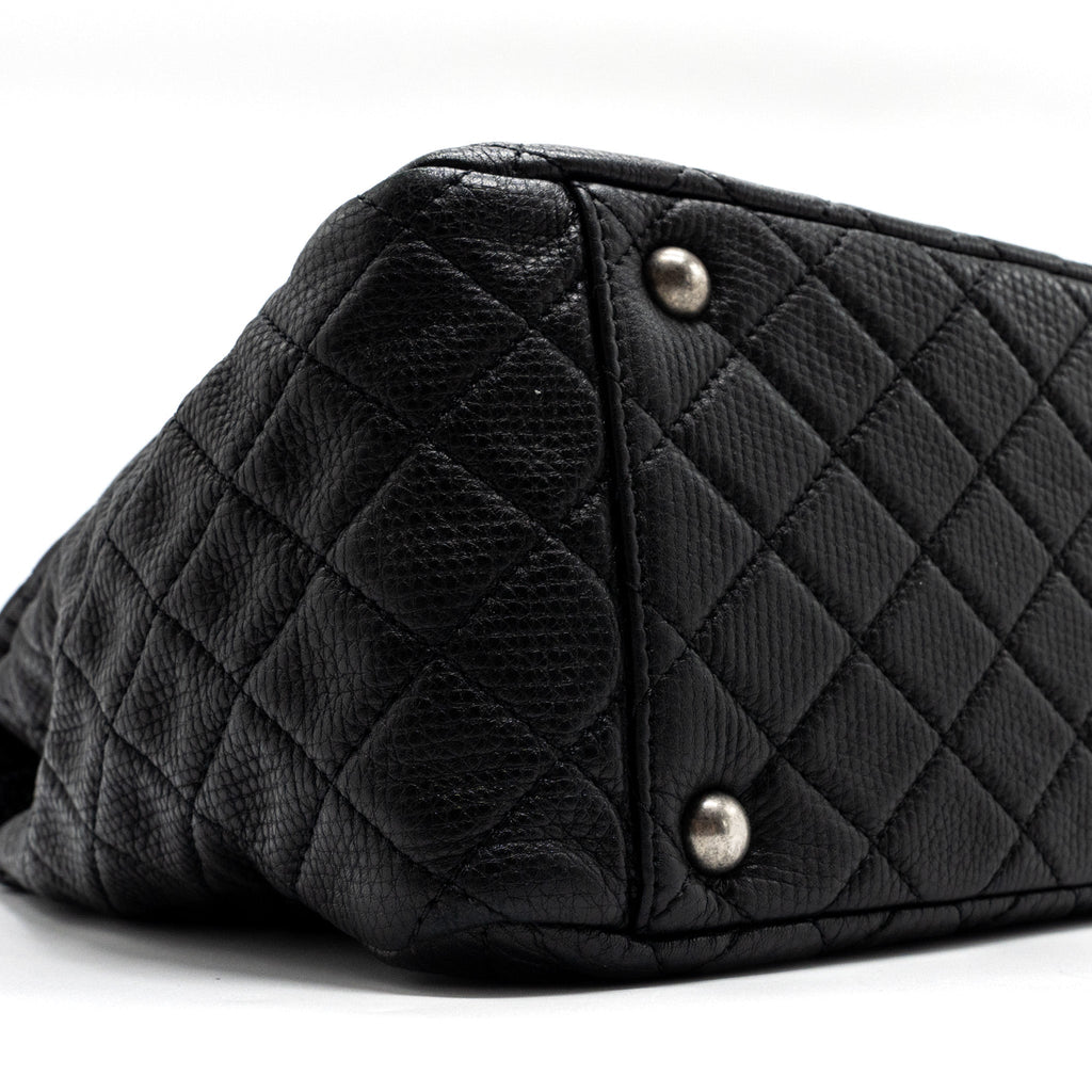 chanel-xxl-classic-travel-flap-calfskin-black-ruthenium-hardware