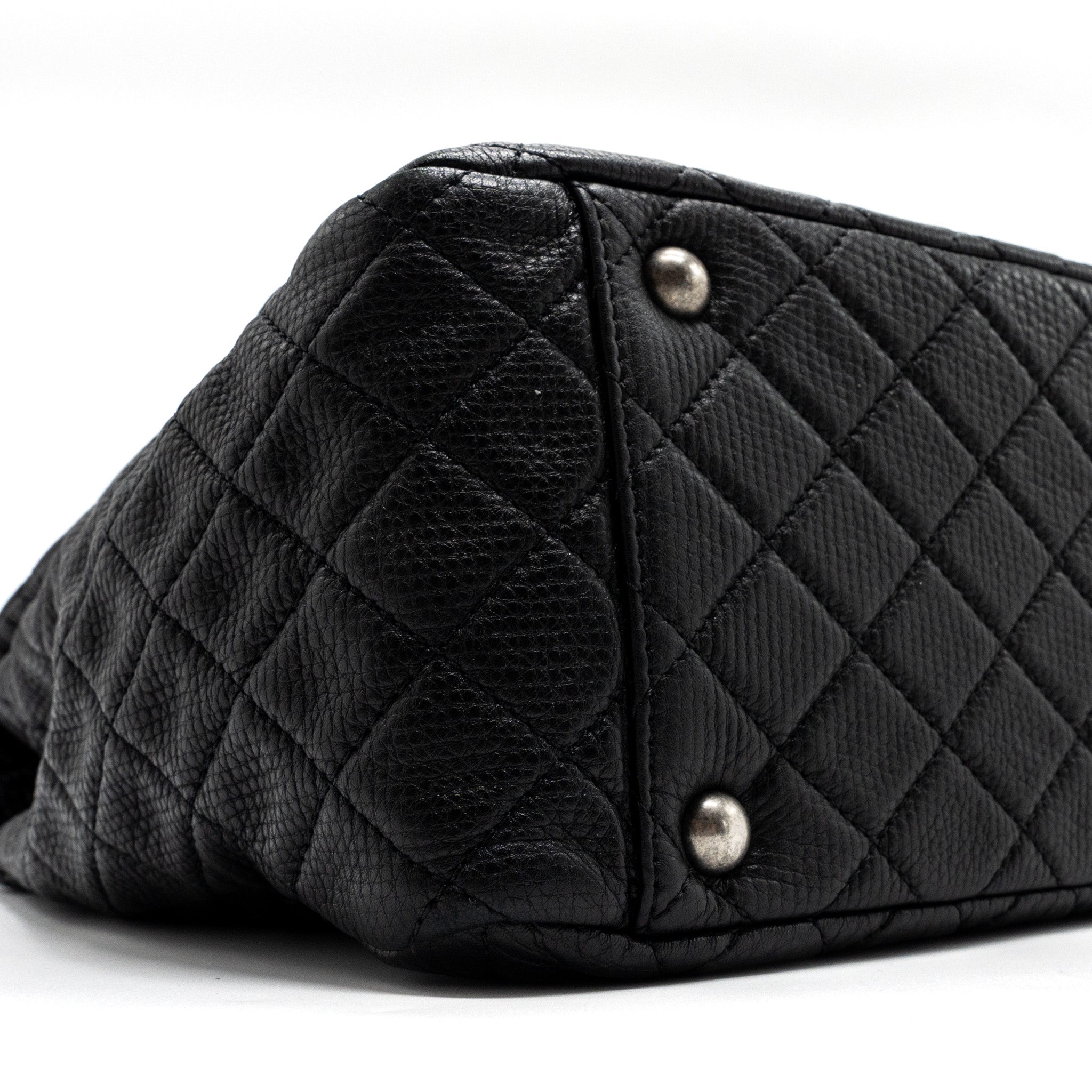 chanel-xxl-classic-travel-flap-calfskin-black-ruthenium-hardware