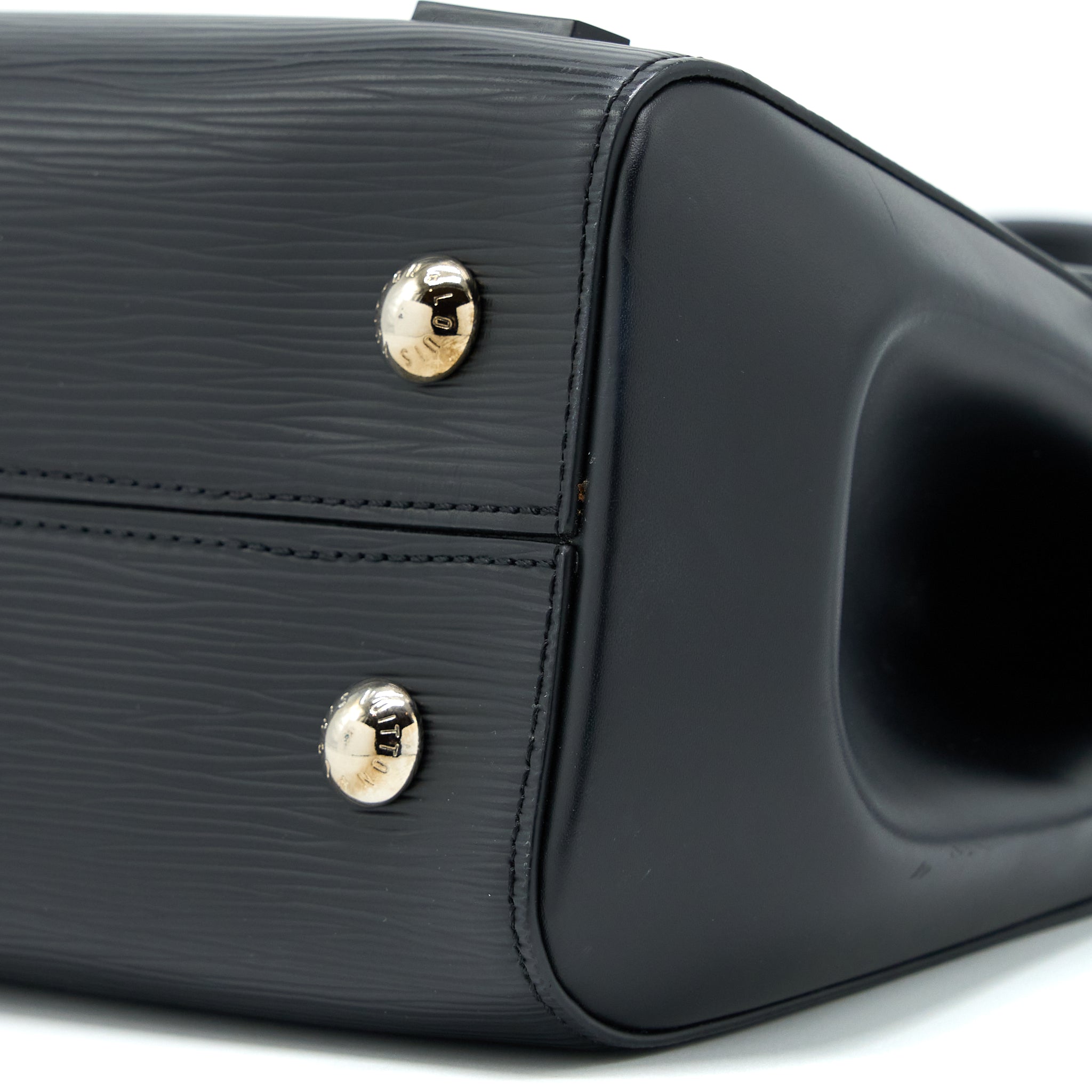 louis-vuitton-cluny-mm-epi-black-shw