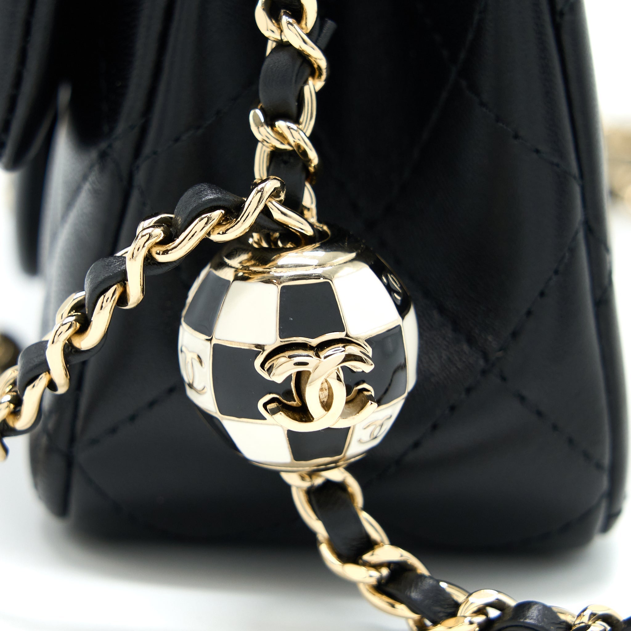 chanel-23c-pearl-crush-mini-rectangular-lambskin-black-lghw-microchip