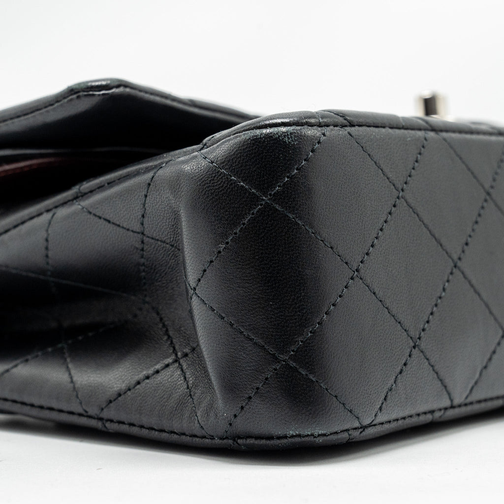 chanel-medium-classic-double-flap-bag-lambskin-black-shw-copy-1