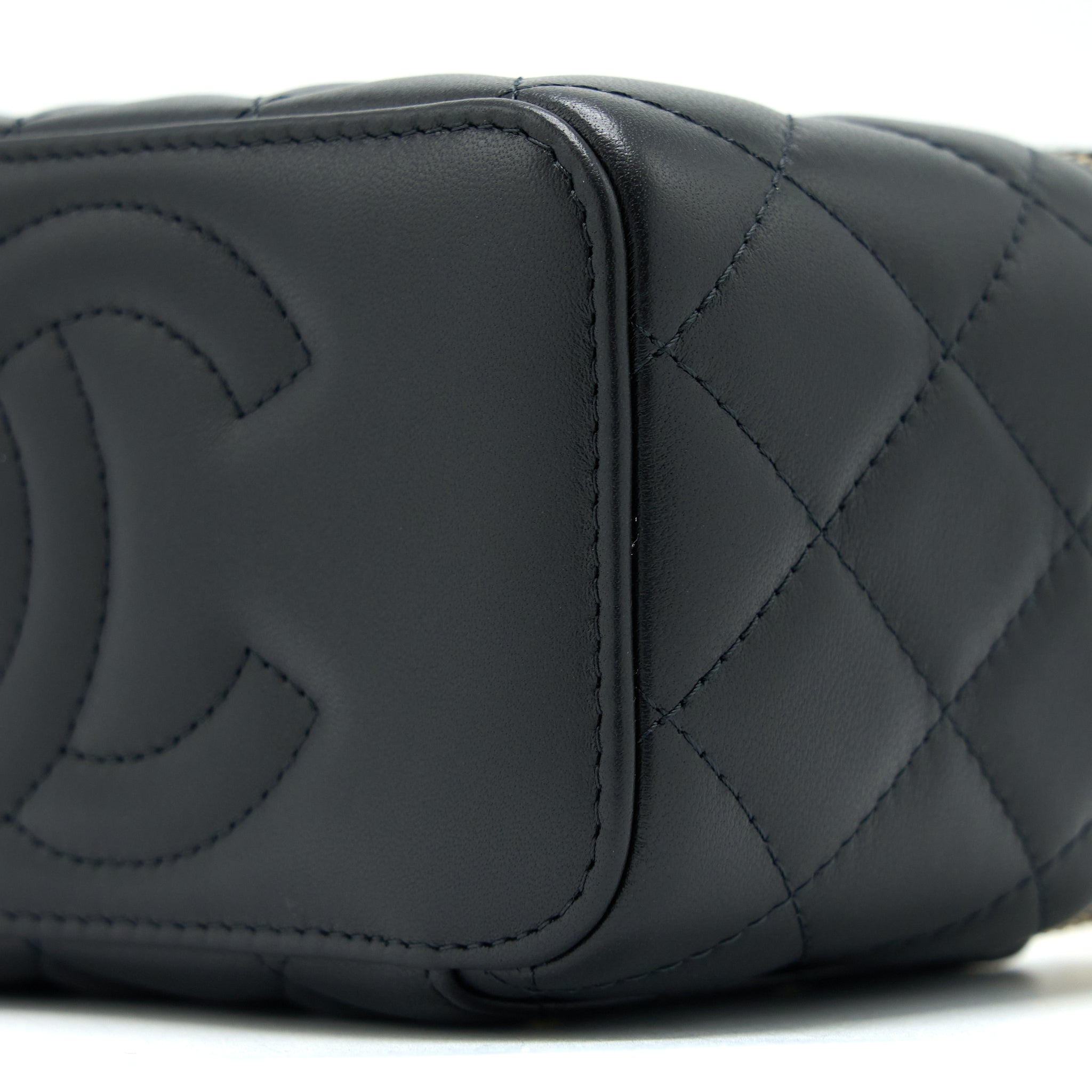 chanel-pearl-crush-long-vanity-lambskin-black-brushed-ghwmicrochip