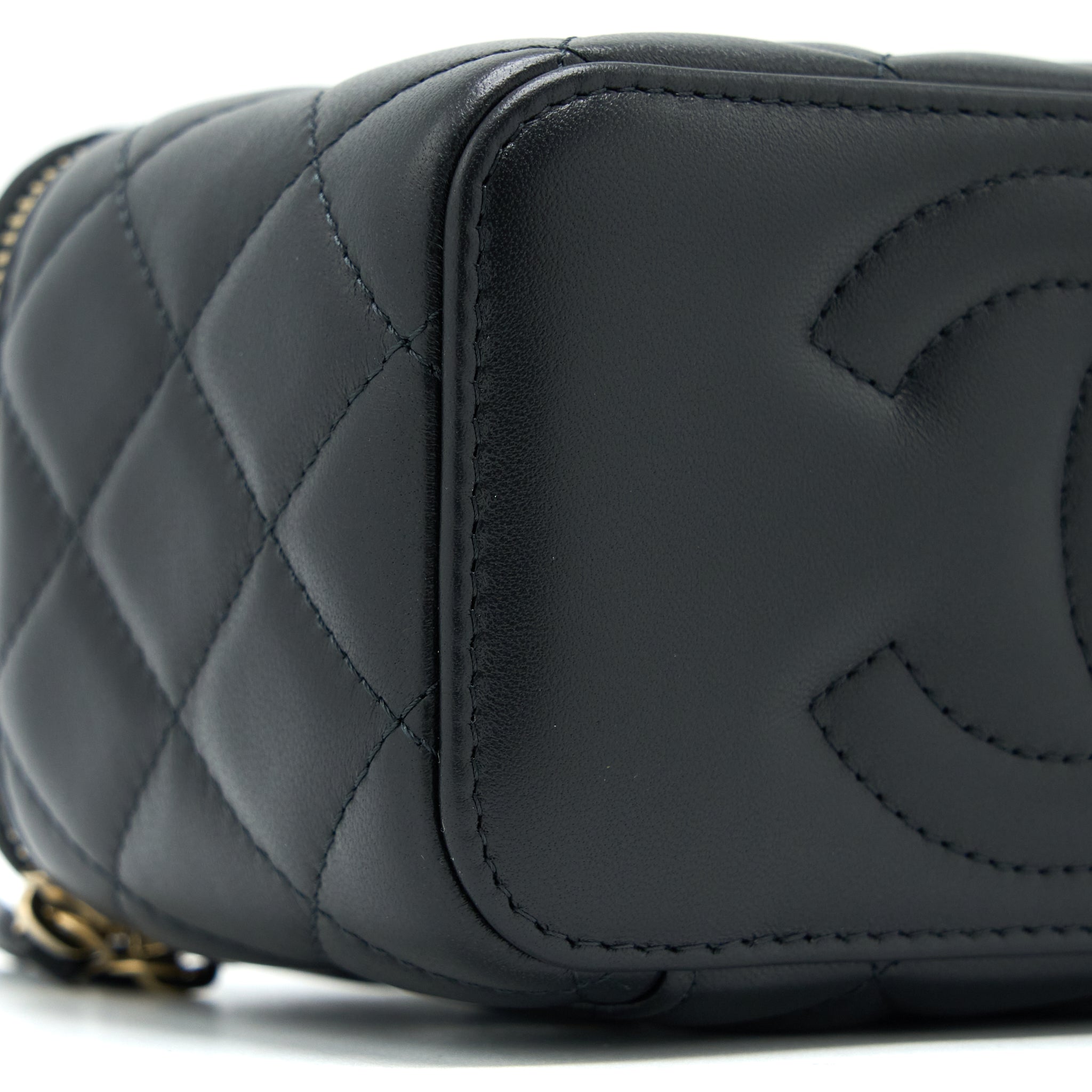 chanel-pearl-crush-long-vanity-lambskin-black-brushed-ghwmicrochip