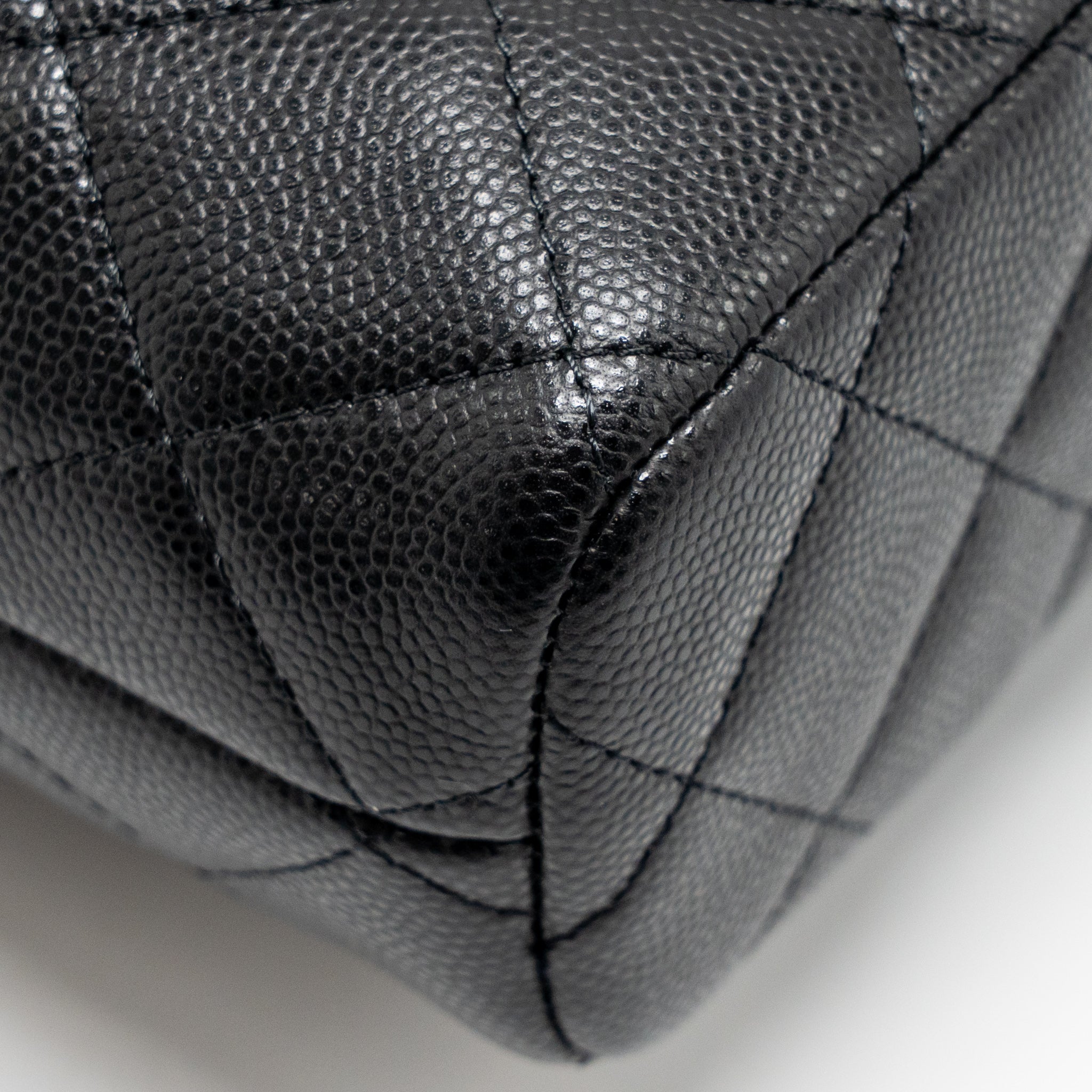 chanel-25c-detail-cc-logo-quilted-hobo-bag-caviar-black-lghwmicrochip-1