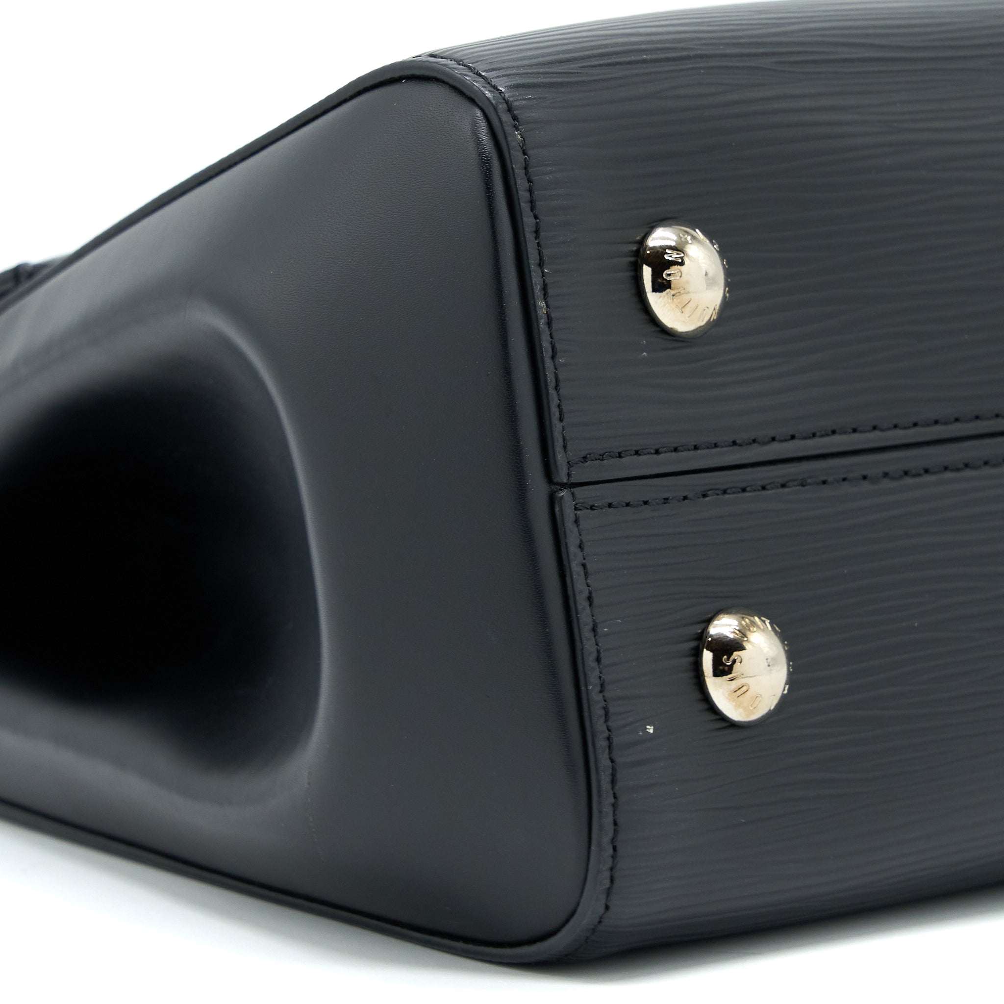 louis-vuitton-cluny-mm-epi-black-shw