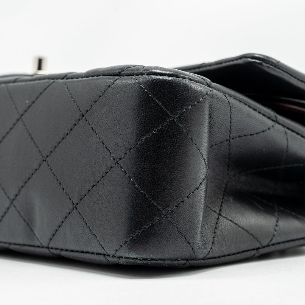 chanel-medium-classic-double-flap-bag-lambskin-black-shw-copy-1
