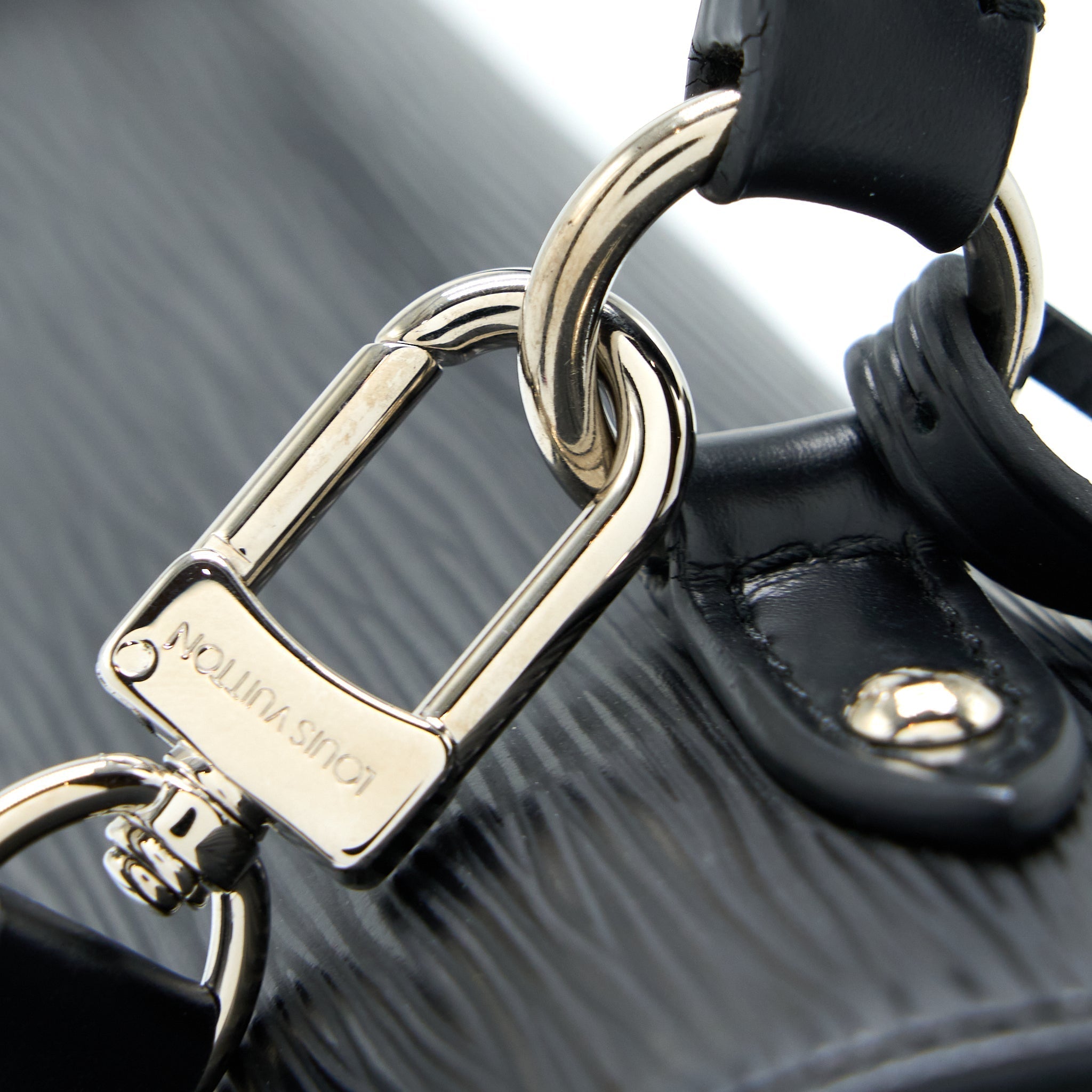 louis-vuitton-cluny-mm-epi-black-shw