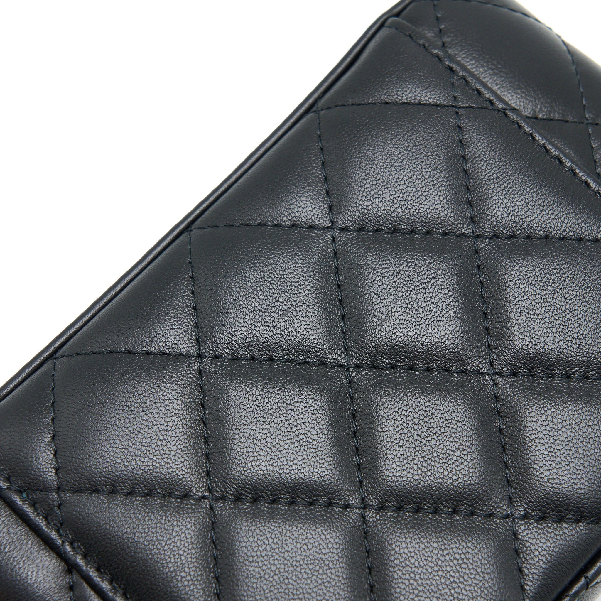 chanel-pearl-crush-long-vanity-lambskin-black-brushed-ghwmicrochip