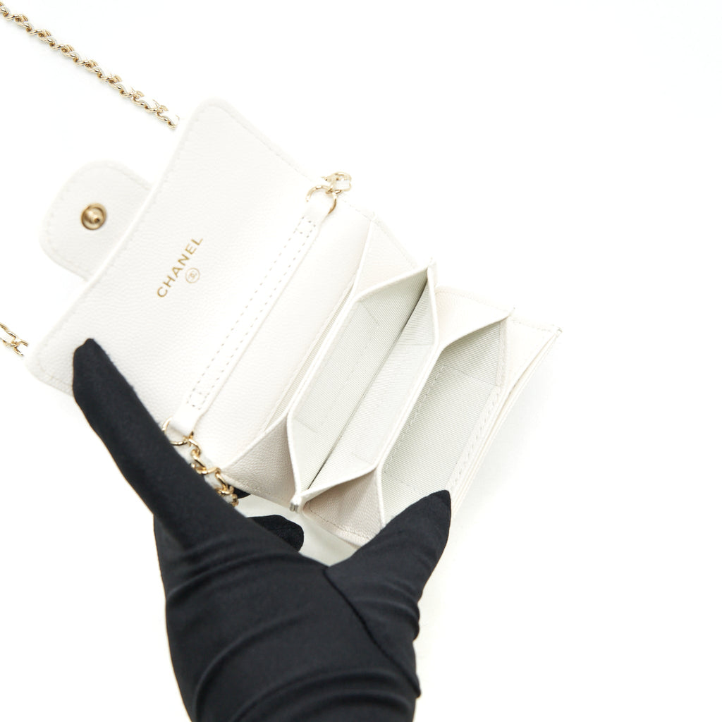 chanel-21b-card-holder-on-chain-caviar-white-lghw