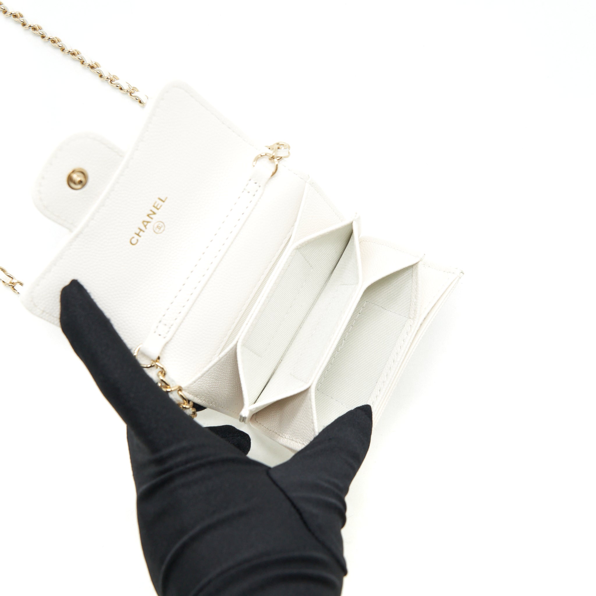 chanel-21b-card-holder-on-chain-caviar-white-lghw