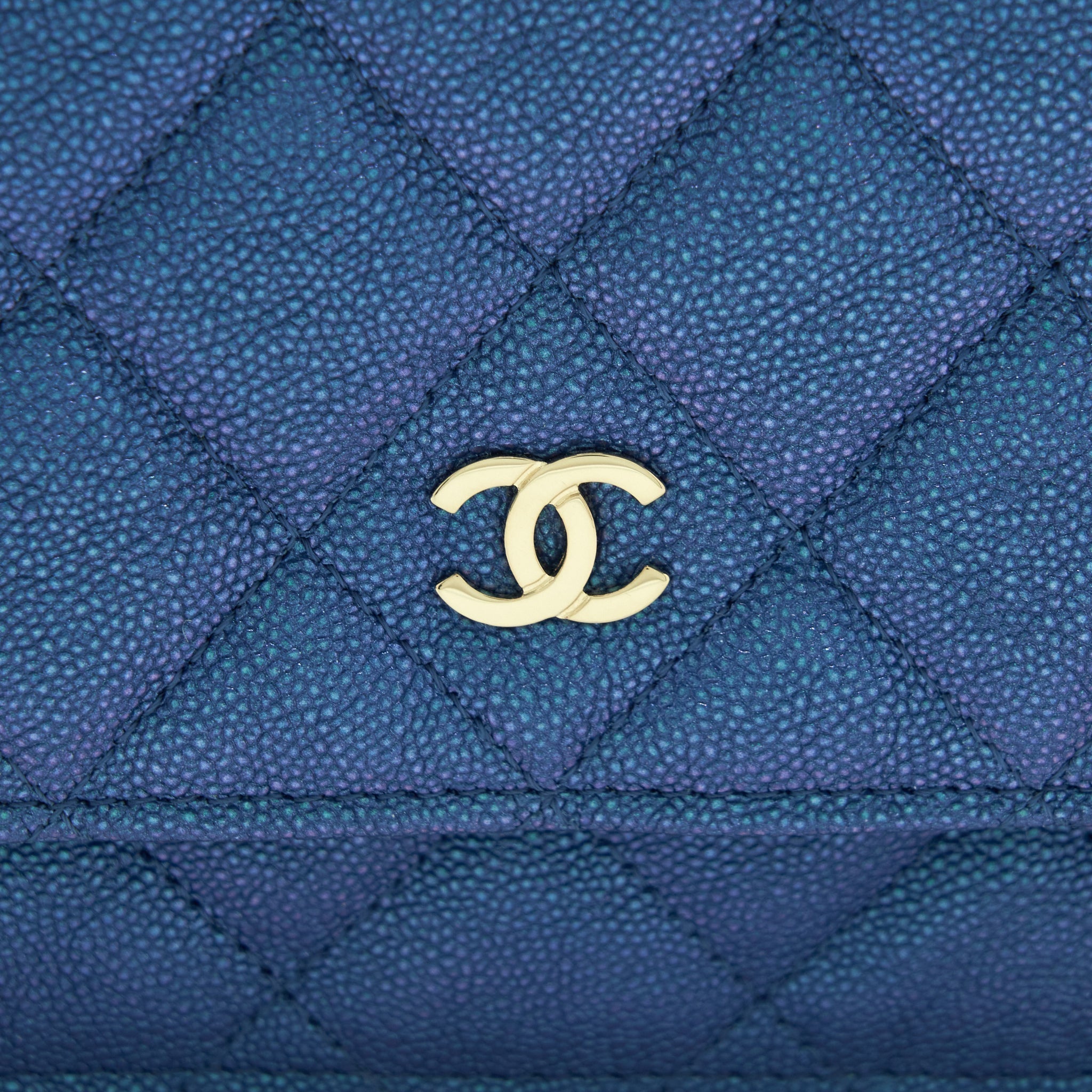 chanel-classic-wallet-on-chain-caviar-iridescent-blue-lghw