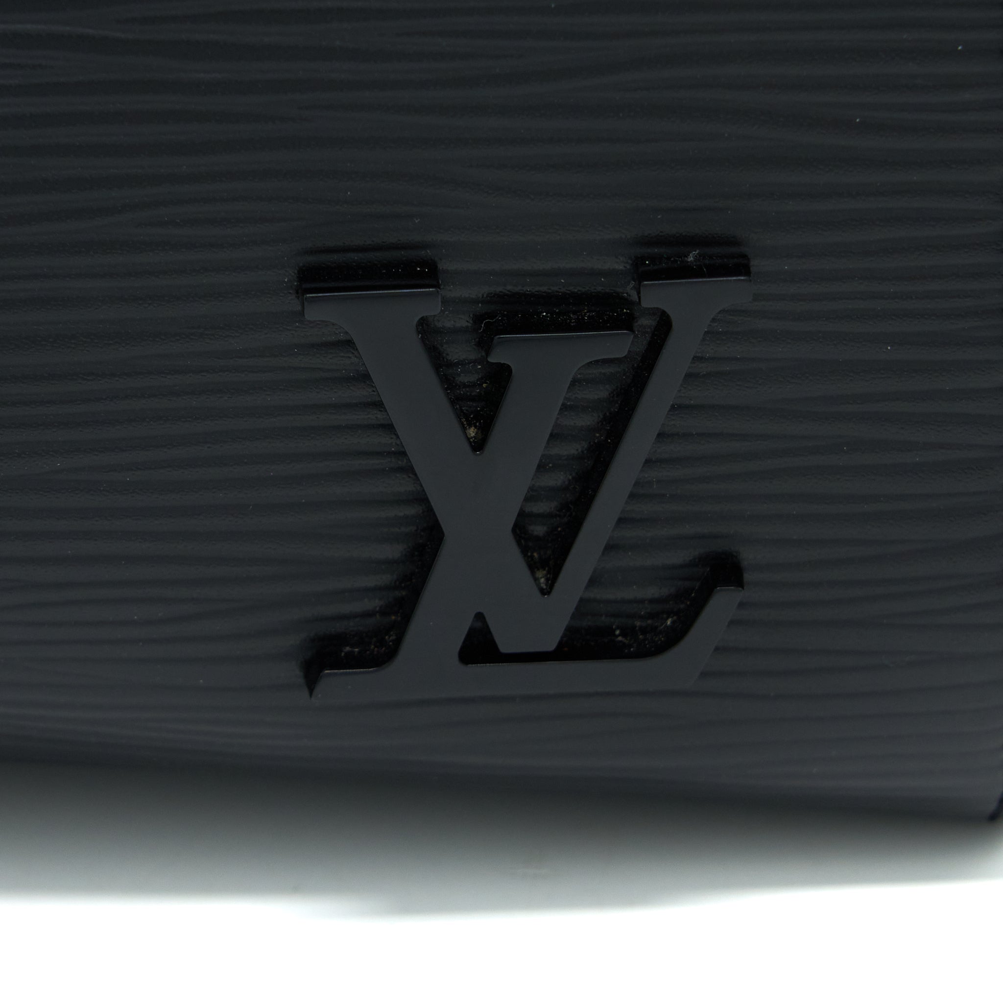 louis-vuitton-cluny-mm-epi-black-shw